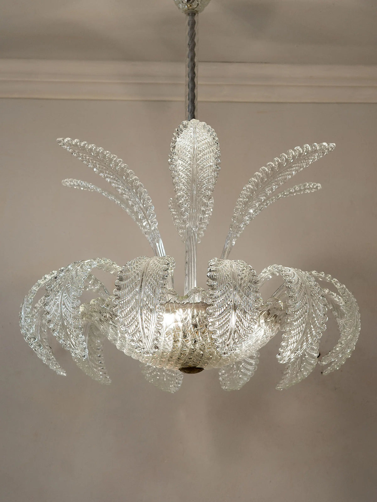 Lampadario Ercole Barovier in vetro di Murano trasparente con grandi foglie decorative | Lo Stile Italiano