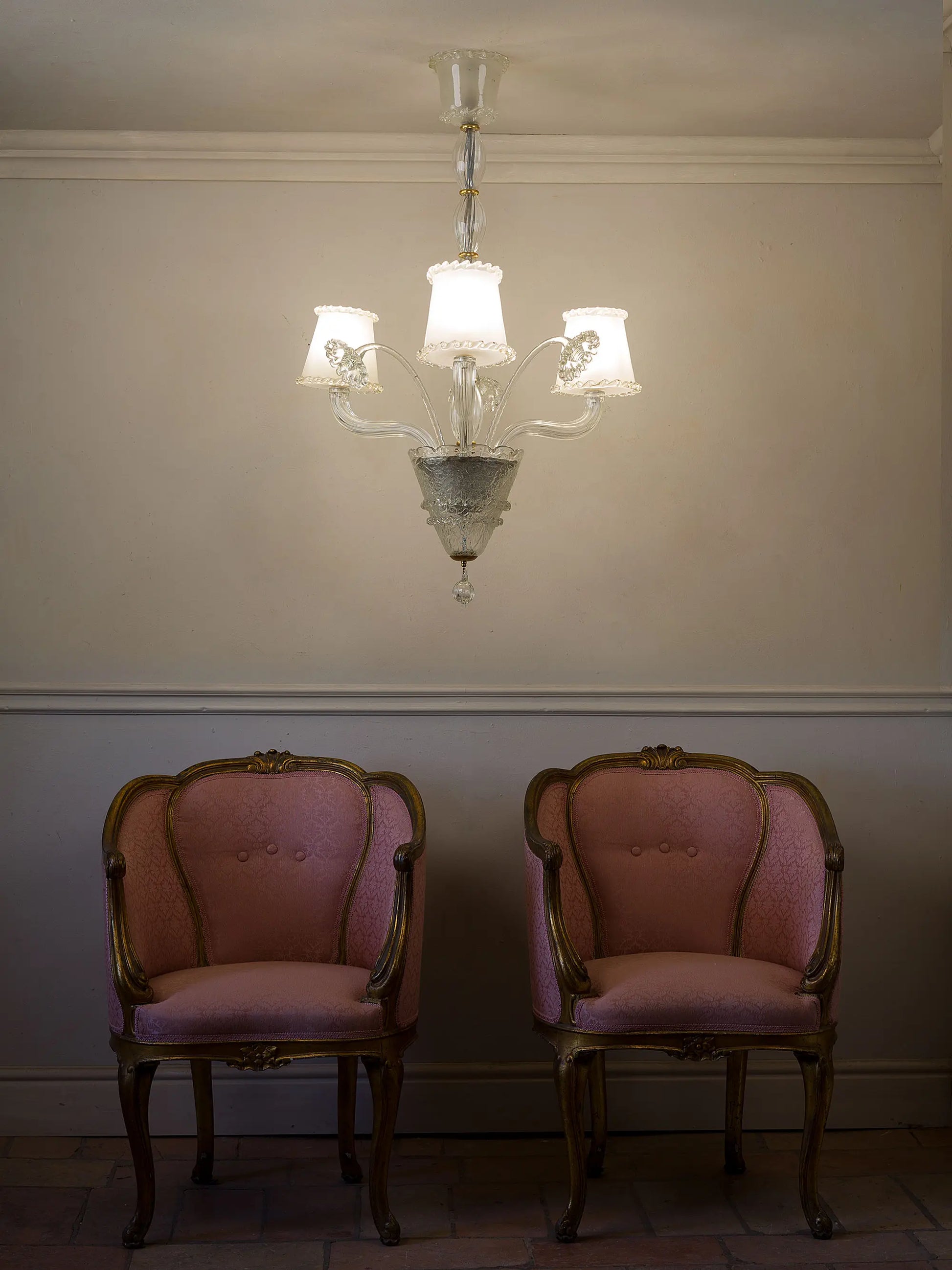 Lampadario Barovier & Toso in vetro di Murano con paralumi satinati anni ’40 ’50 | Lo Stile Italiano 