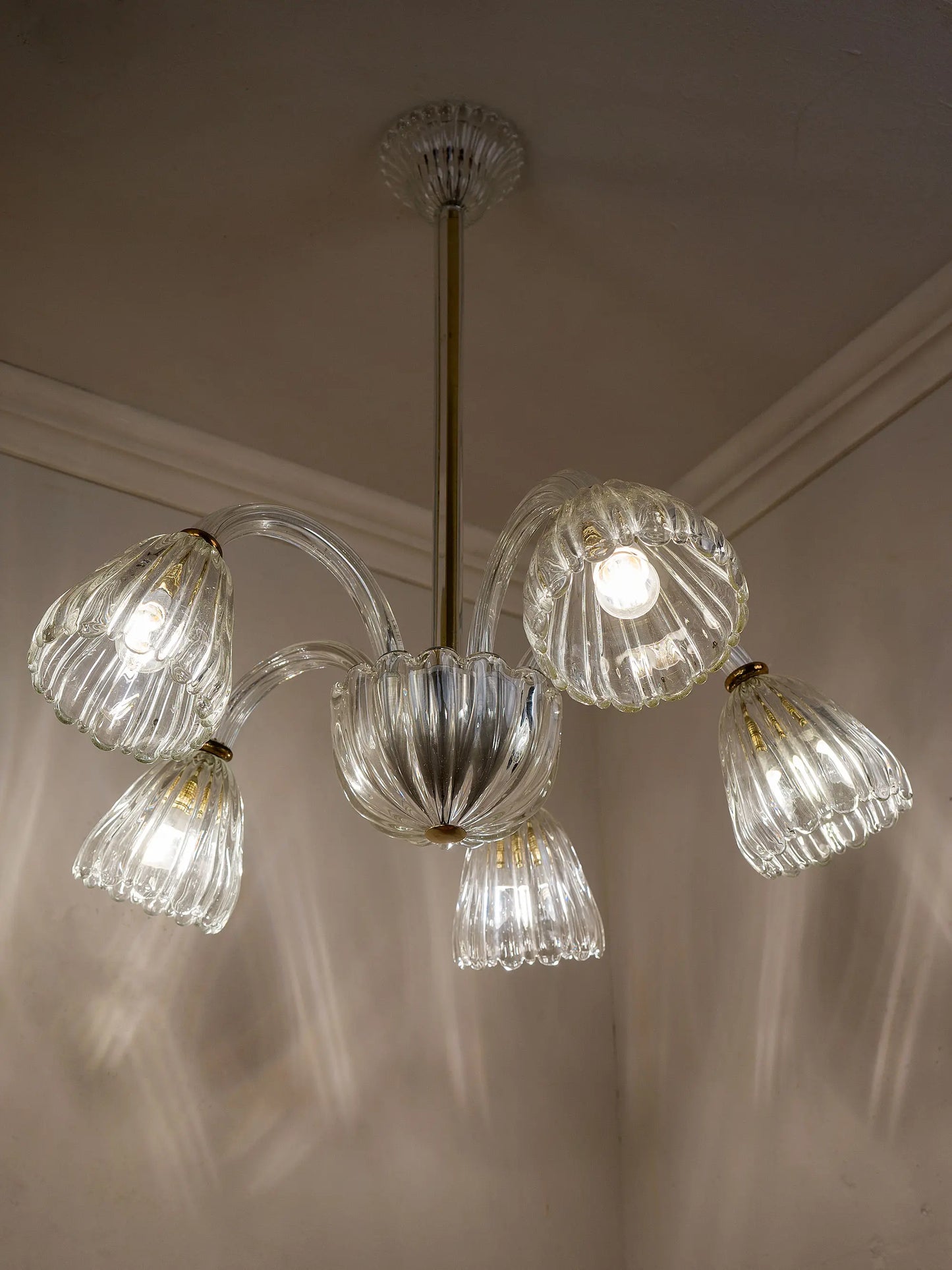 Lampadario vintage Art Déco in vetro soffiato di Murano in vetro trasparente | Lo Stile Italiano 
