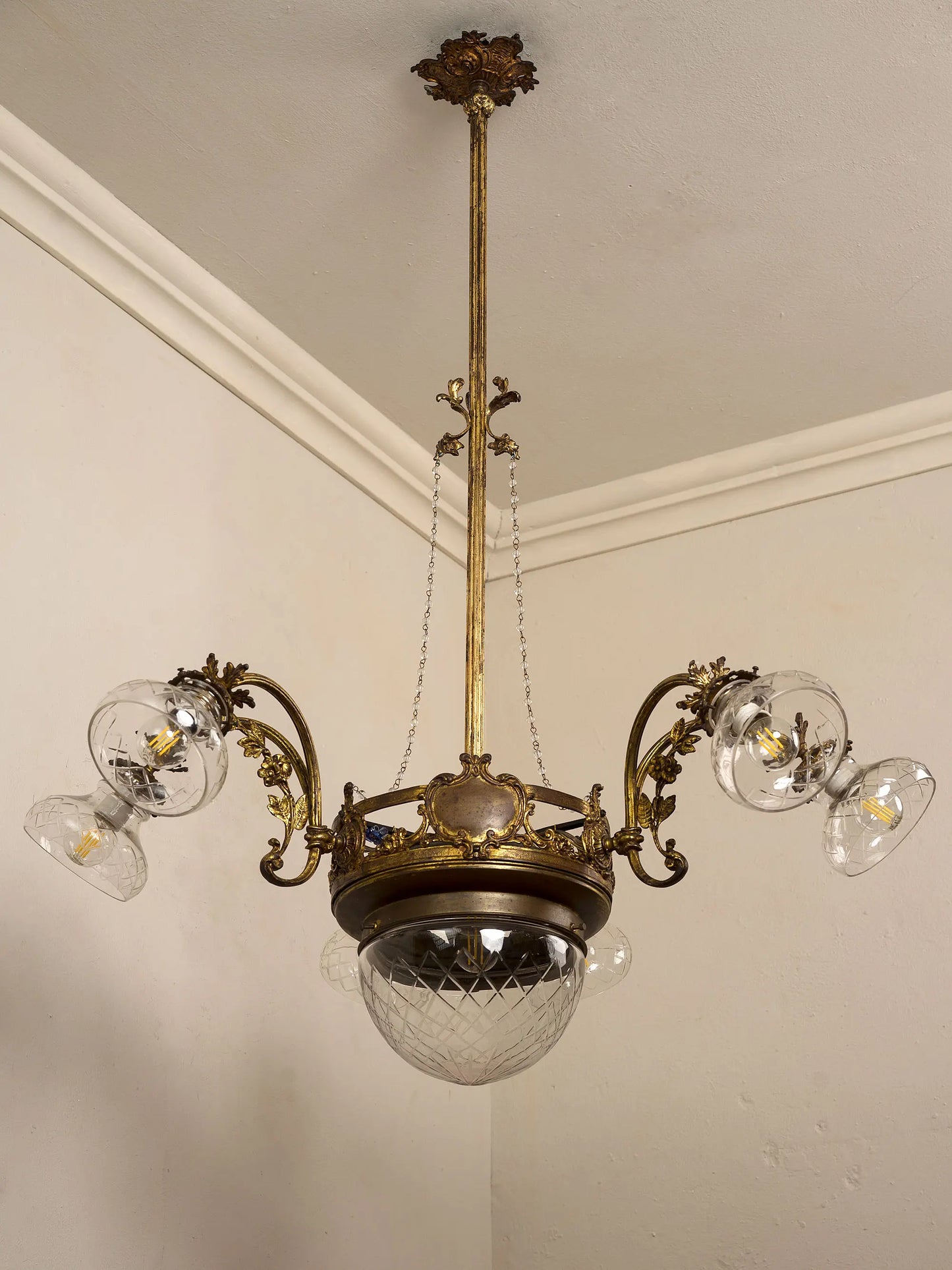 Italian chandelier from the 1920s with Art Nouveau influences and early Art Déco touches, fully restored and rewired. | Lo Stile Italiano