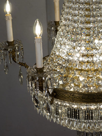 Lampadario antico in cristallo a cesto stile Impero, struttura in bronzo dorato con diciotto luci | Lo Stile Italiano