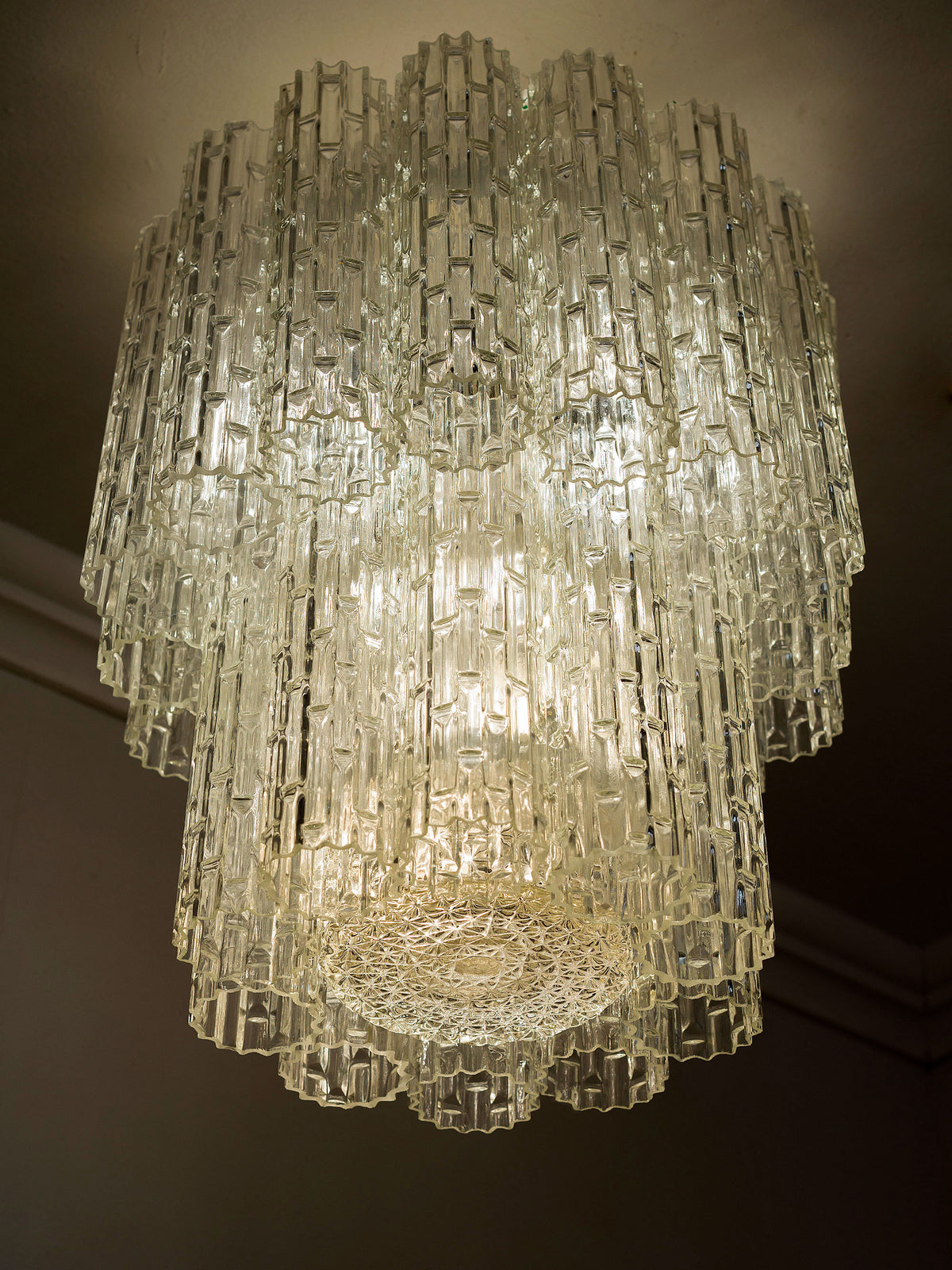 Chandelier with glass diffuser in the Toni Zuccheri-style chandelier for Venini | Lo Stile Italiano
