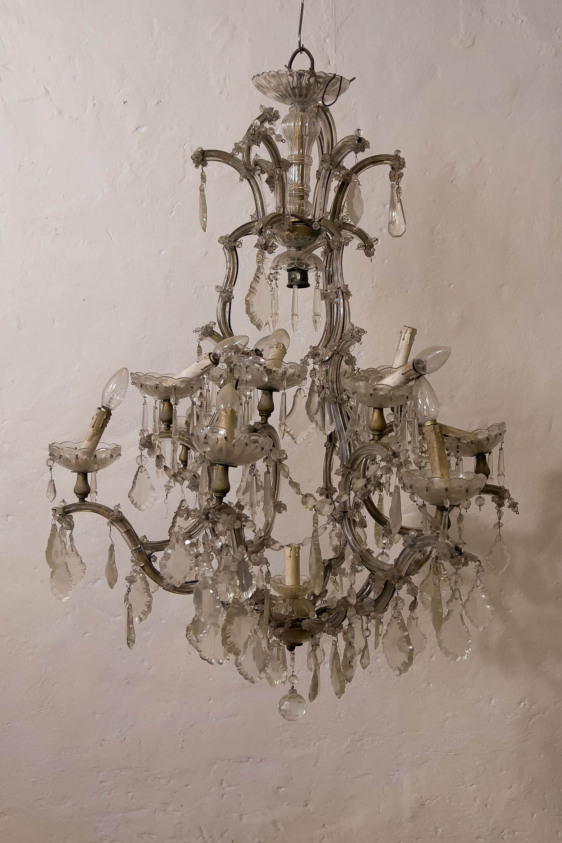 Lampadario di cristallo da restaurare. | Lo Stile Italiano