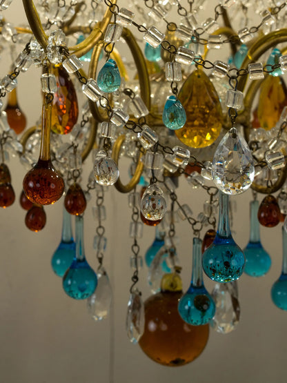 Particolare delle gocce turchesi e ambra in vetro di Murano su lampadario fiorentino vintage – Lo Stile Italiano
