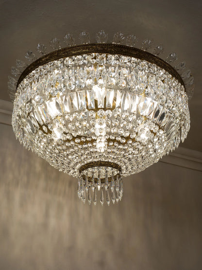 Plafoniera Hollywood Regency in ottone e cristallo con elegante forma a mongolfiera | Lo Stile Italiano 