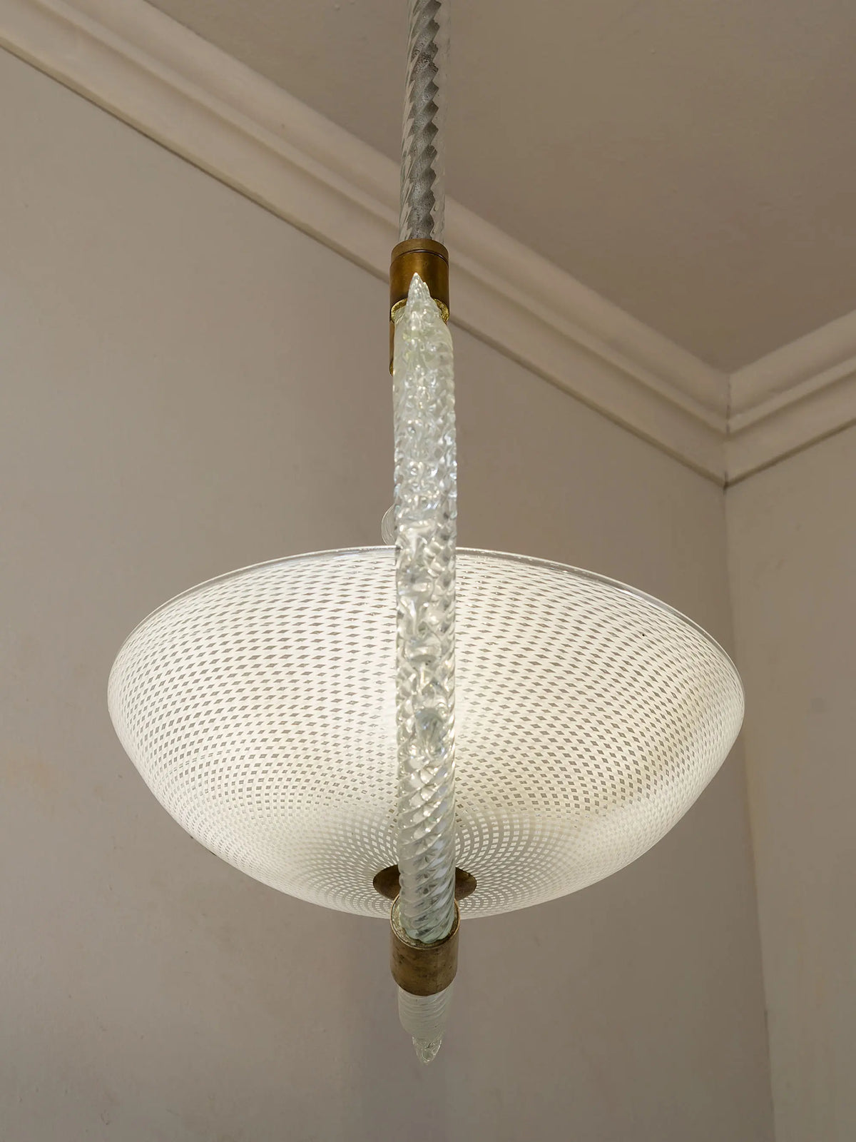 Lampadario veneziano anni '30-'40 in vetro soffiato bianco e trasparente | Lo Stile Italiano