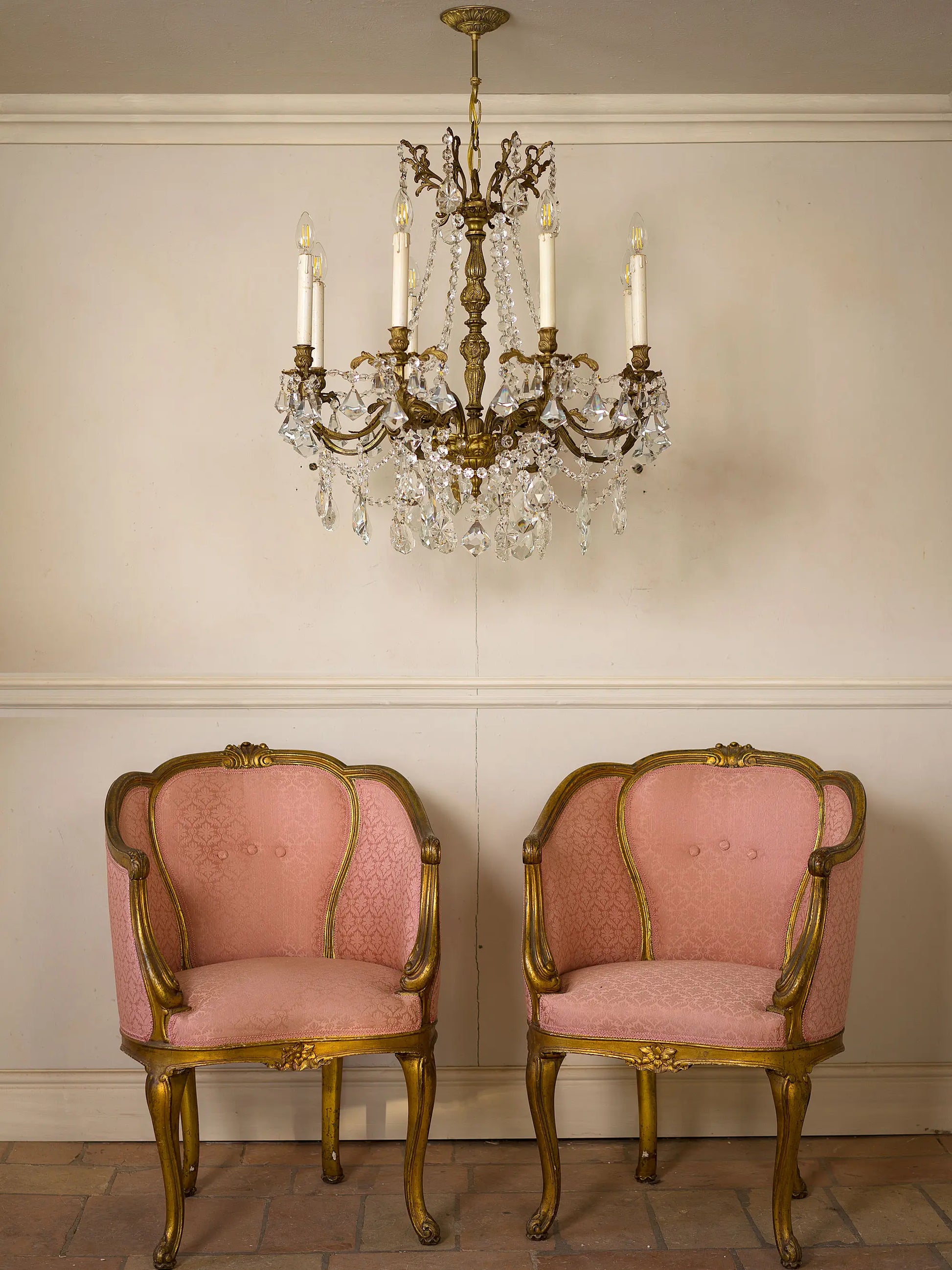 Lampadario di lusso in bronzo e cristallo per arredamento salone classico