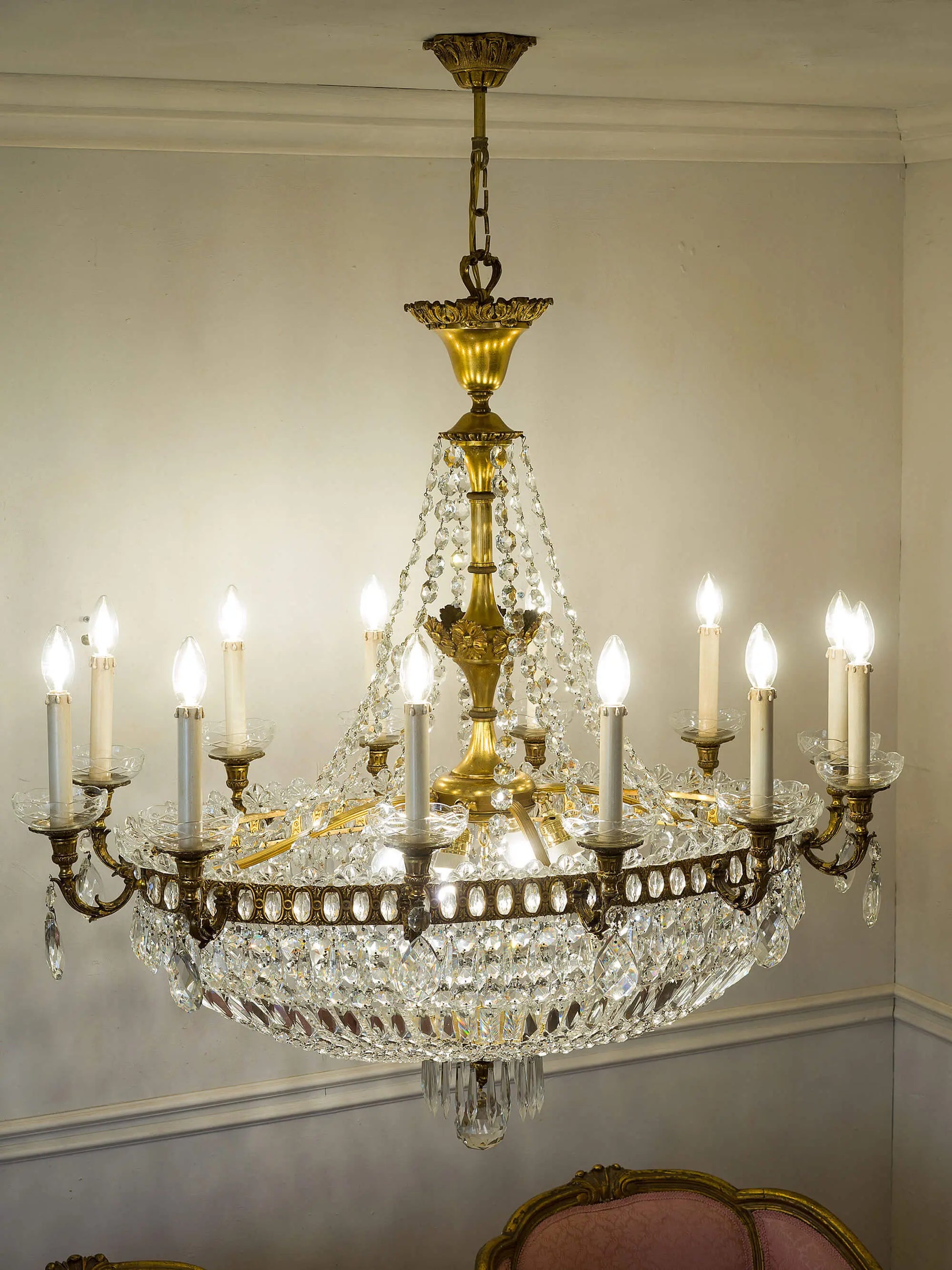 Grande Lampadario Stile Impero a Mongolfiera in Ottone e Cristallo di Boemia, Italia Anni ’40 | Lo Stile Italiano