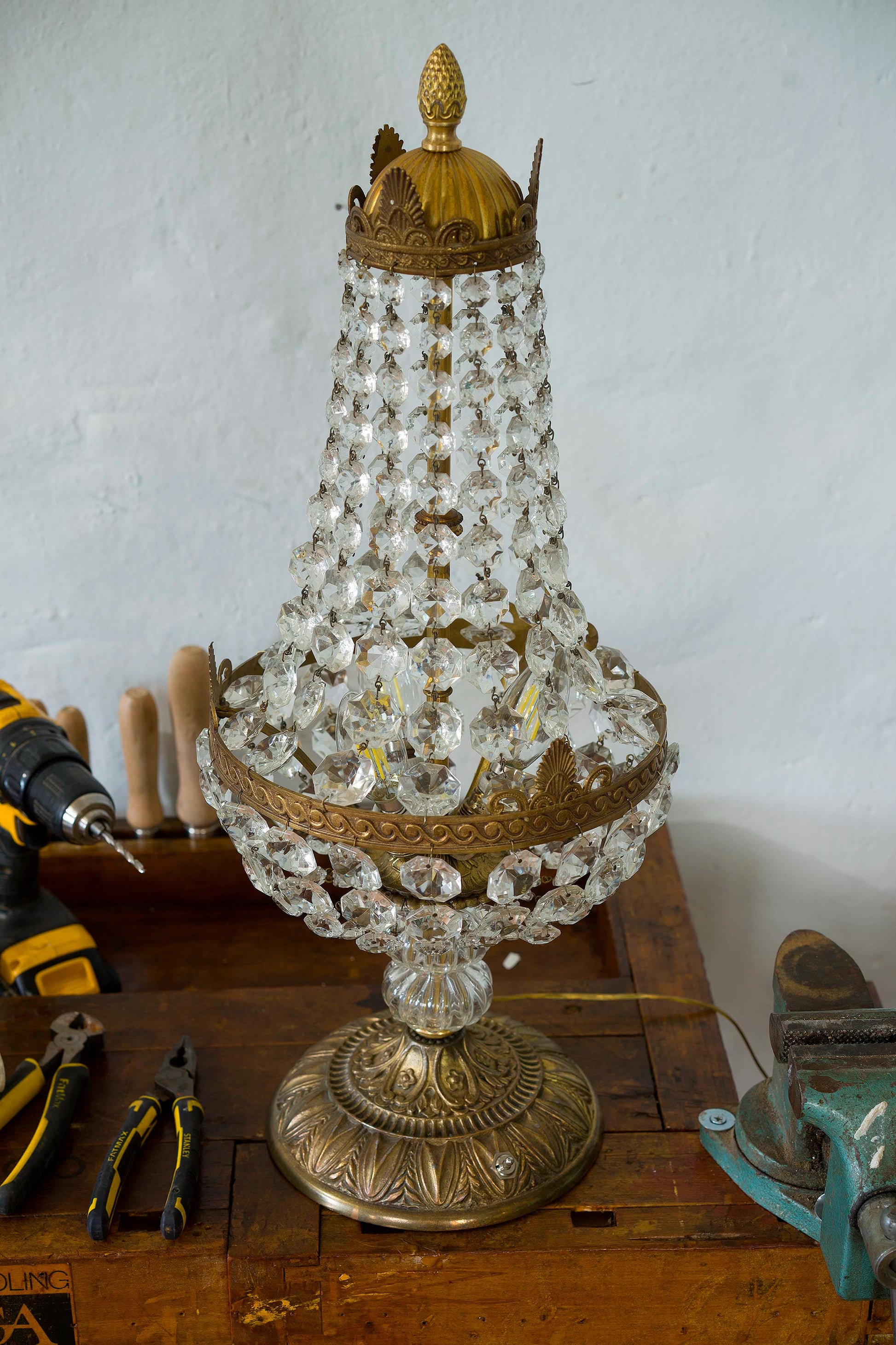 Grande Lampada da tavolo Stile Impero, in ottone e cristallo-Lo Stile Italiano