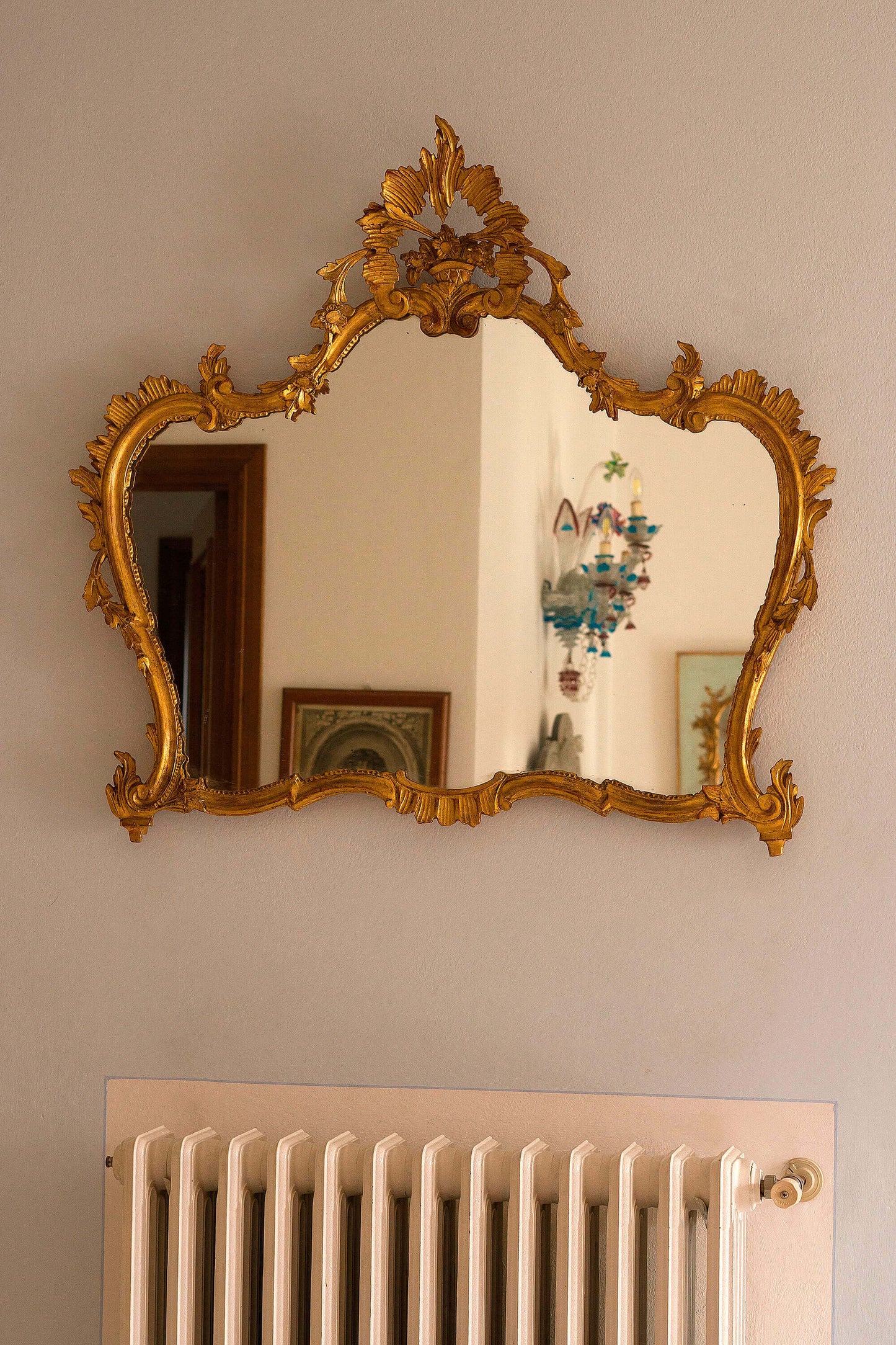 Louis XV style mirror (Rococò), in carved and gilded wood