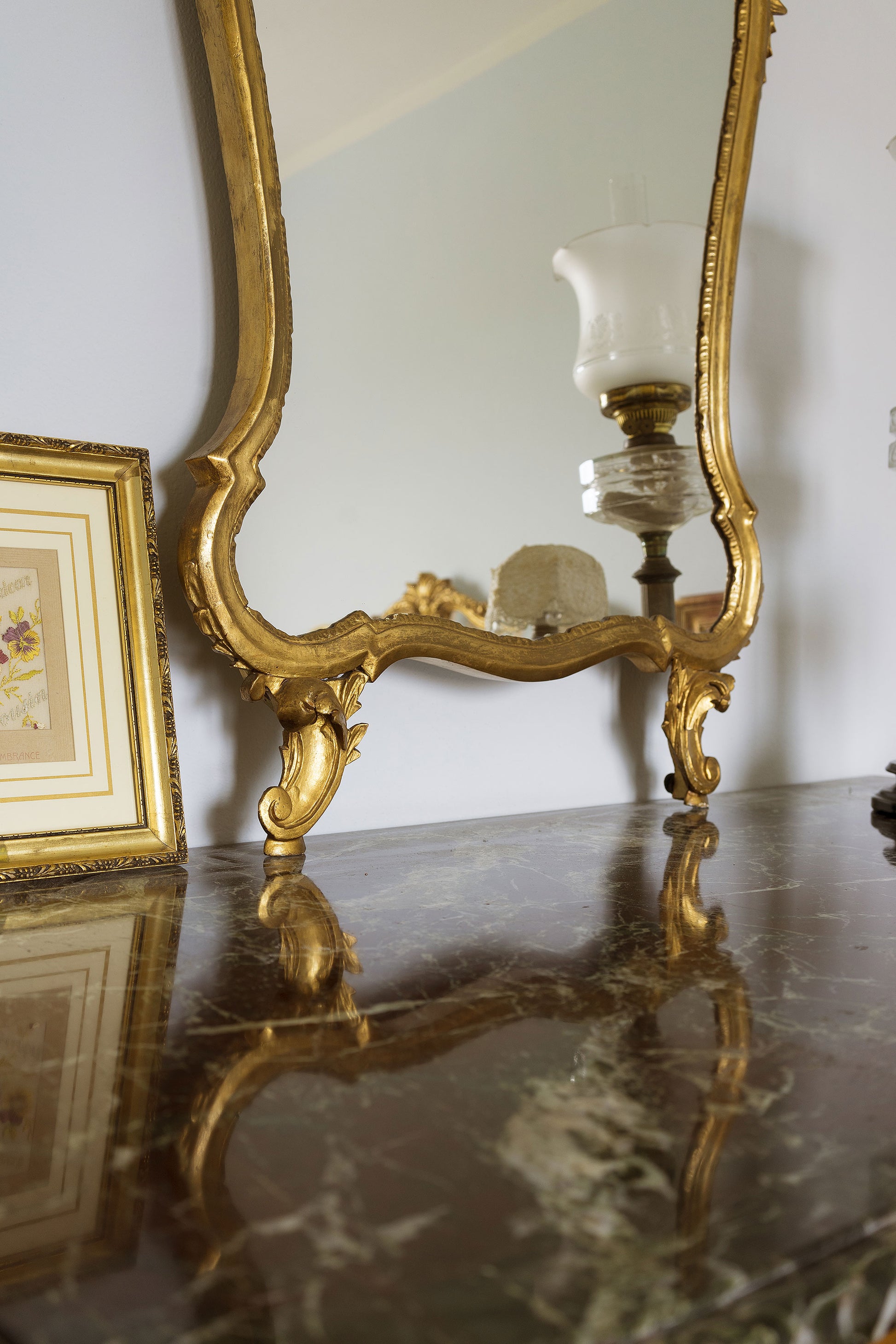 Specchiera da appoggio in legno intagliatoLo Stile Italiano