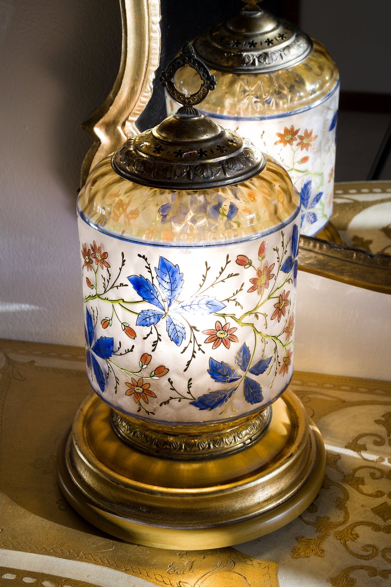 Antica Lampada da Tavolo con Decori Floreali in Oro Zecchino-Lo Stile Italiano