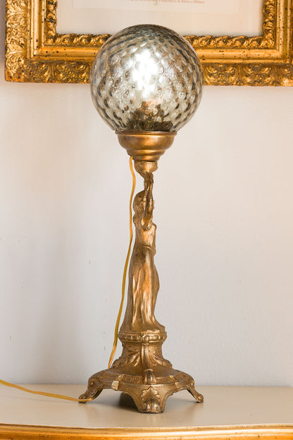 Vecchia lampada da tavolo Liberty con 1 luce centrale e globo di cristallo.-Lo Stile Italiano