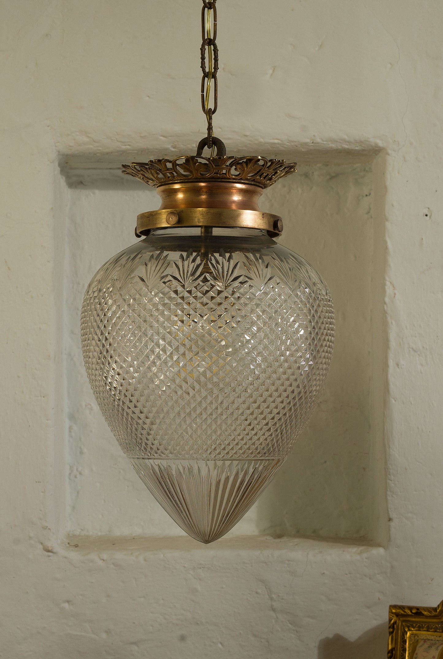 Lanterna antica Liberty (Art Nouveau) con globo di cristallo a forma di Pigna-Lo Stile Italiano