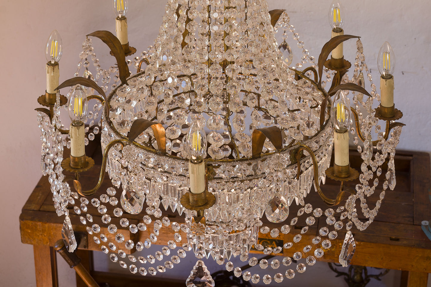 Importante Lampadario Impero a 8 luci, in ferro battuto e cristallo-Lo Stile Italiano