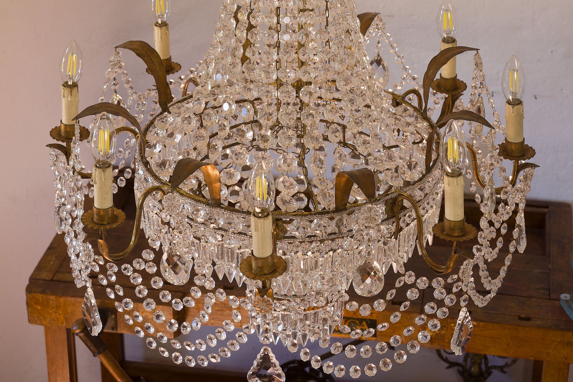 Importante Lampadario Impero a 8 luci, in ferro battuto e cristallo-Lo Stile Italiano