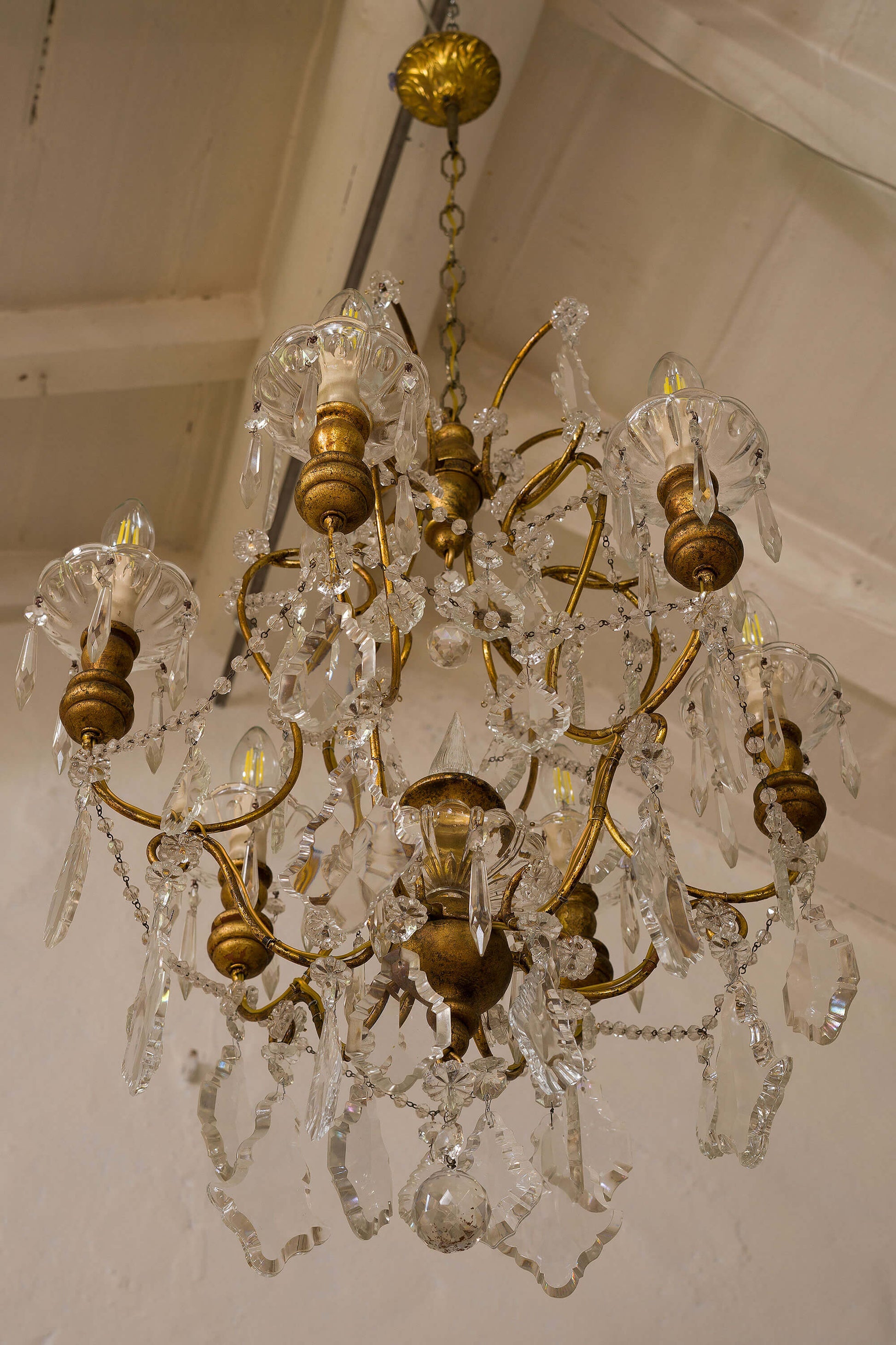 Elegante lampadario anni 40 con coppe, catenelle e placche di cristallo . | Lo Stile Italiano