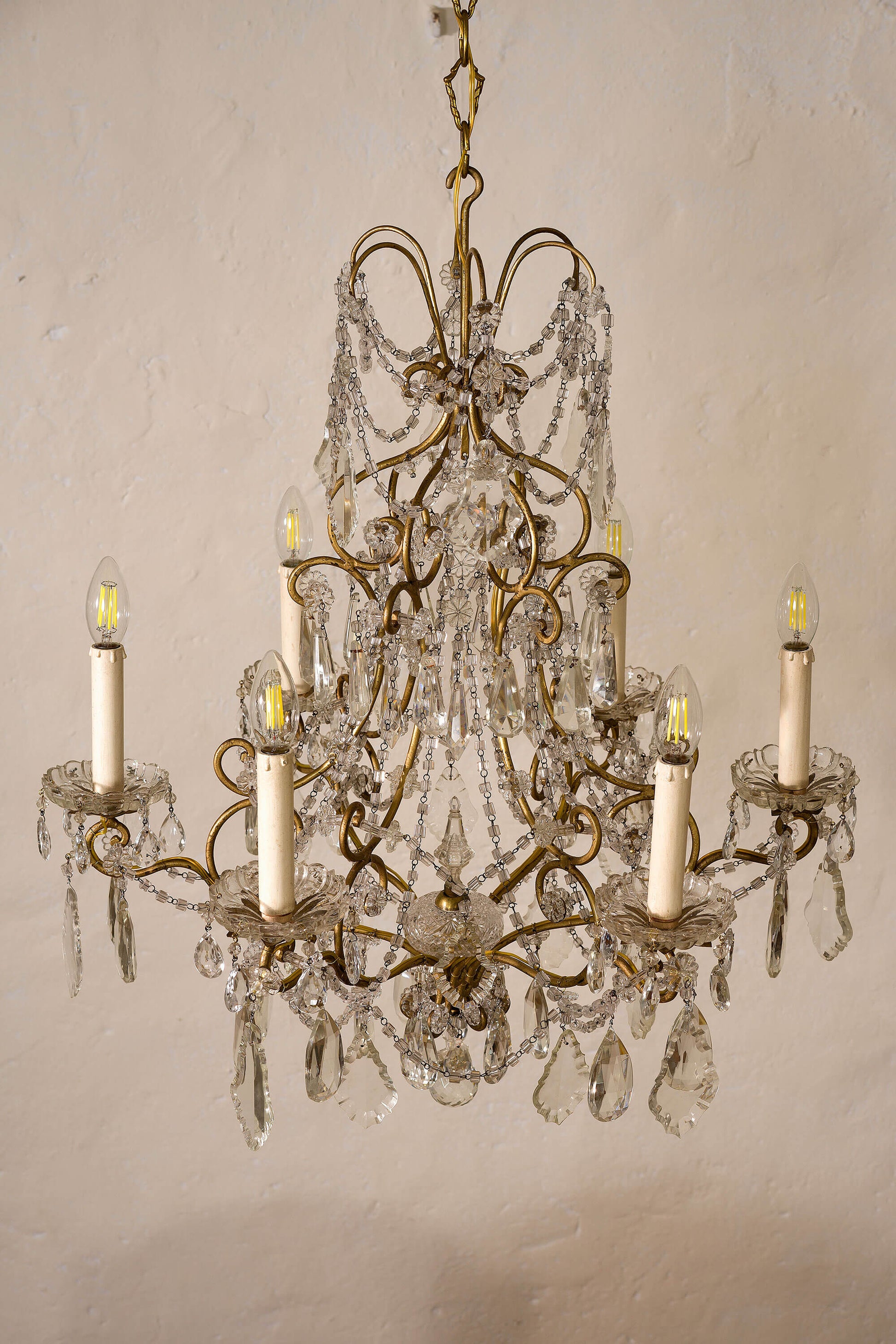 Lampadario antico Maria Teresa con 6 candele di legno per lampadine E14. - Lo Stile Italiano