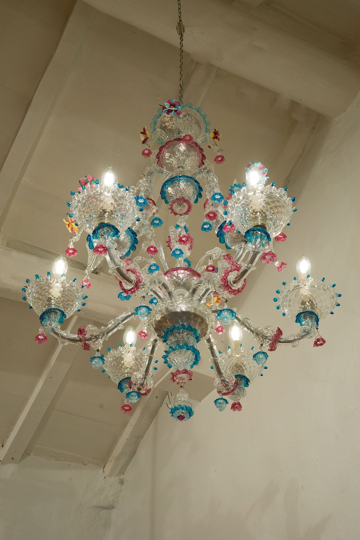 Lampadario antico di Murano con vetri trasparenti, celesti e rosa, fatto a mano. 6 luci-Lo Stile Italiano
