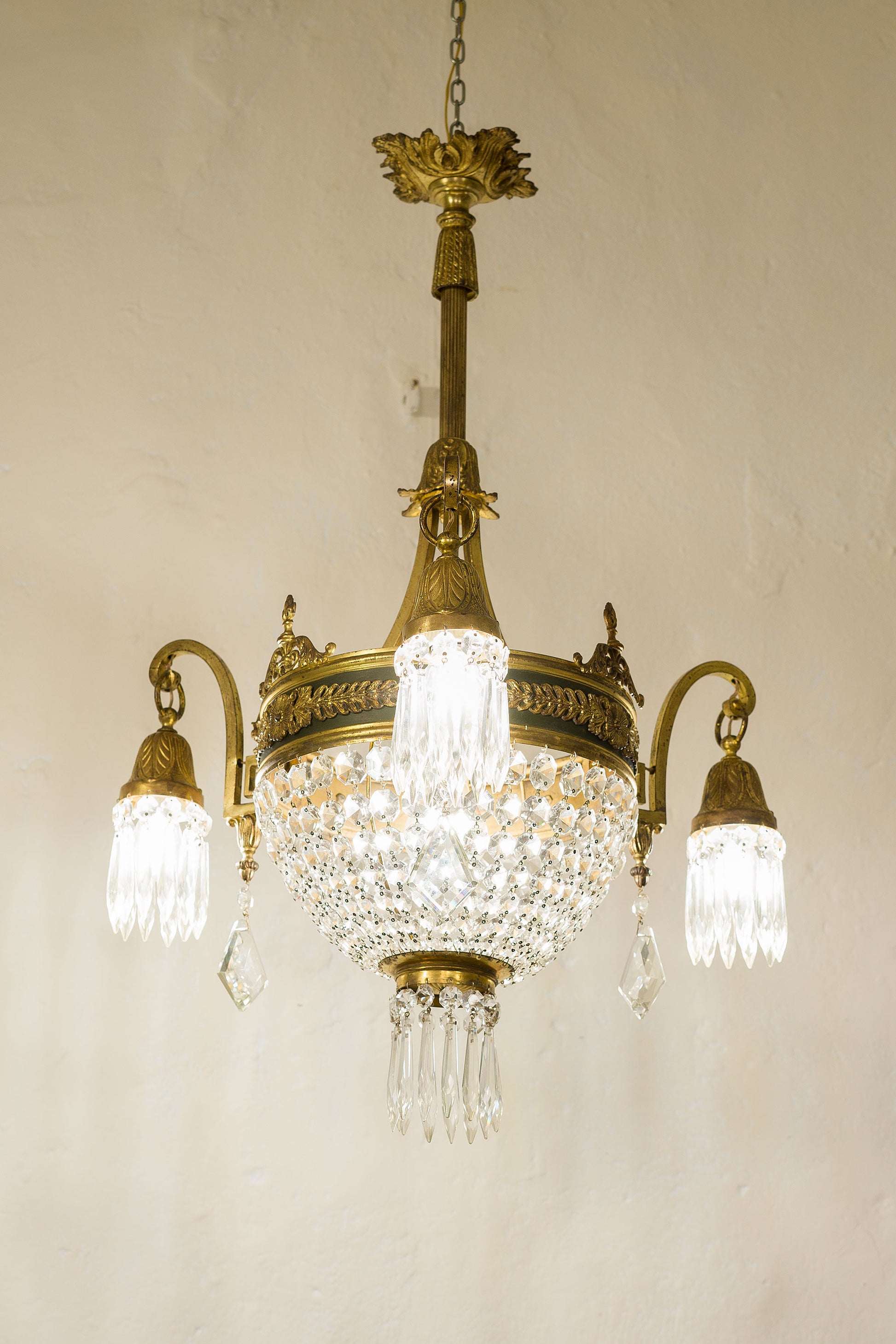 Lampadario Liberty in ottone e vetro-Lo Stile Italiano