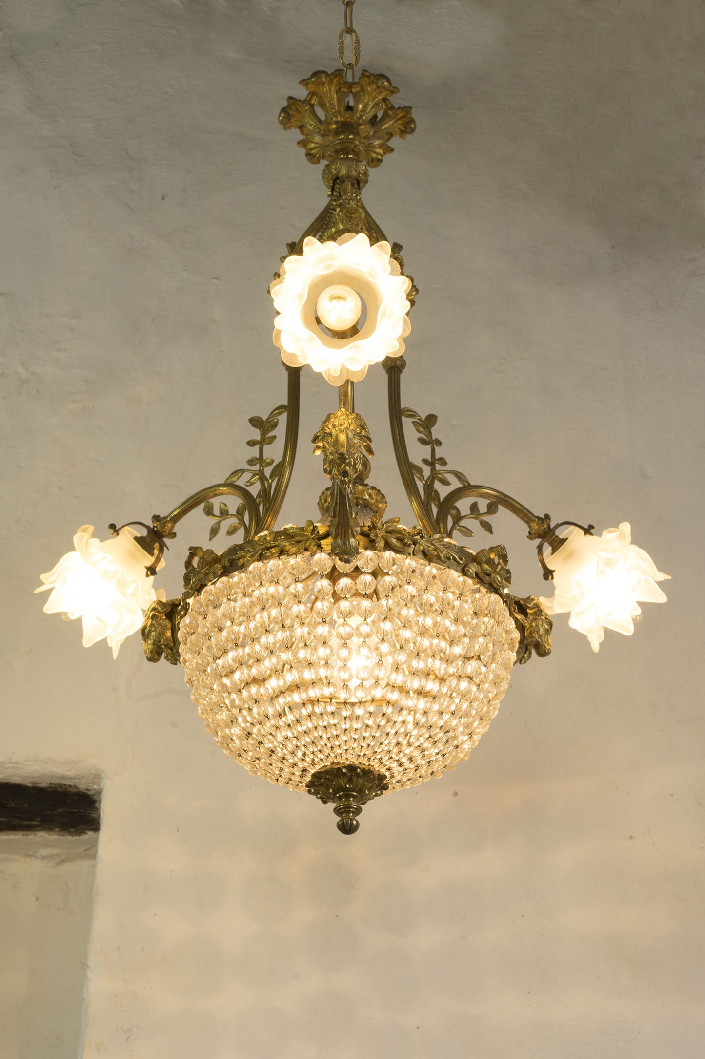 Antico lampadario in cristallo realizzato in Italia nei primi anni del 1900, periodo Art Nouveau-Lo Stile Italiano