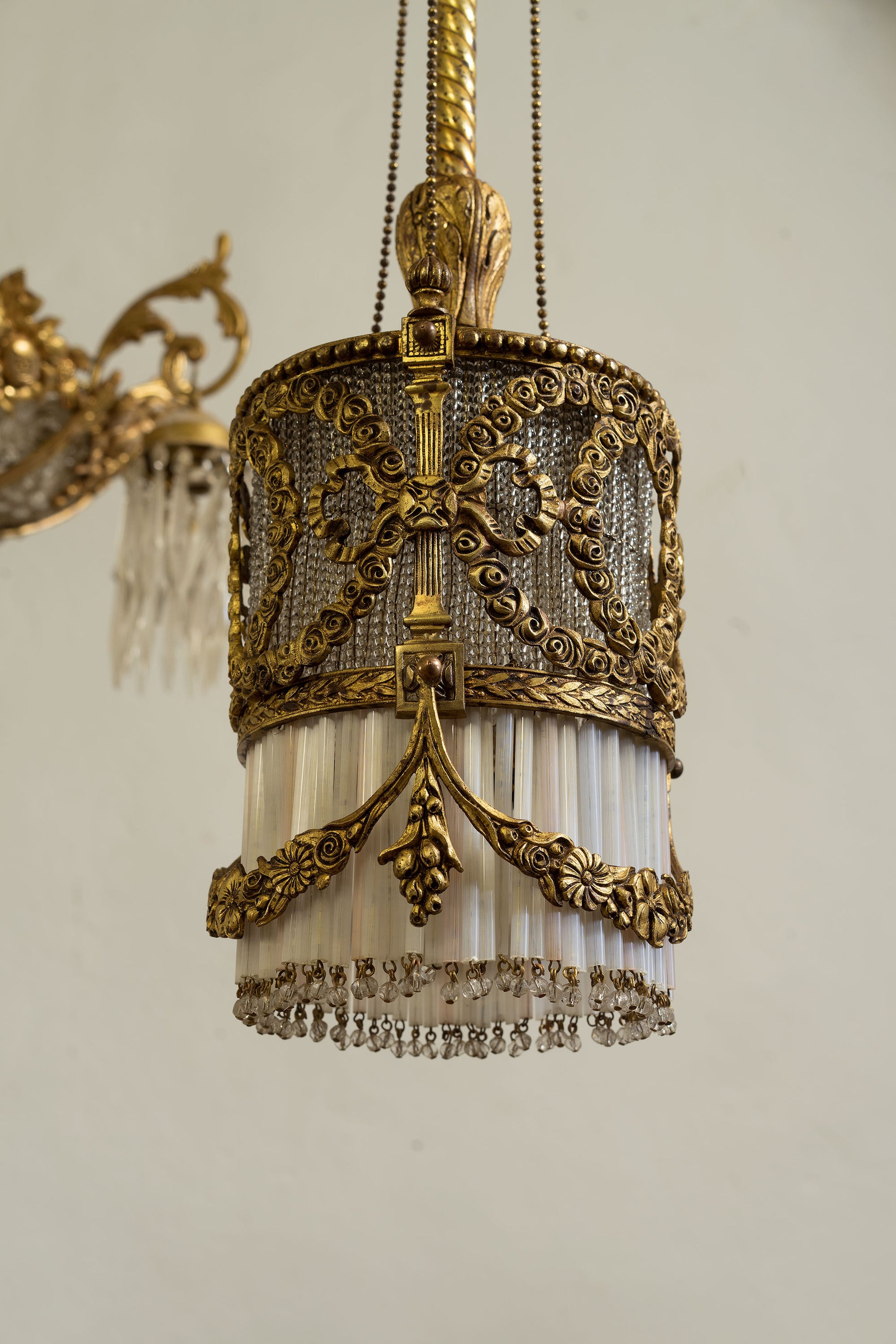 Antico Lampadario impero, periodo primi anni del '900, realizzato con fusioni in ottone e cristallo -Lo Stile Italiano