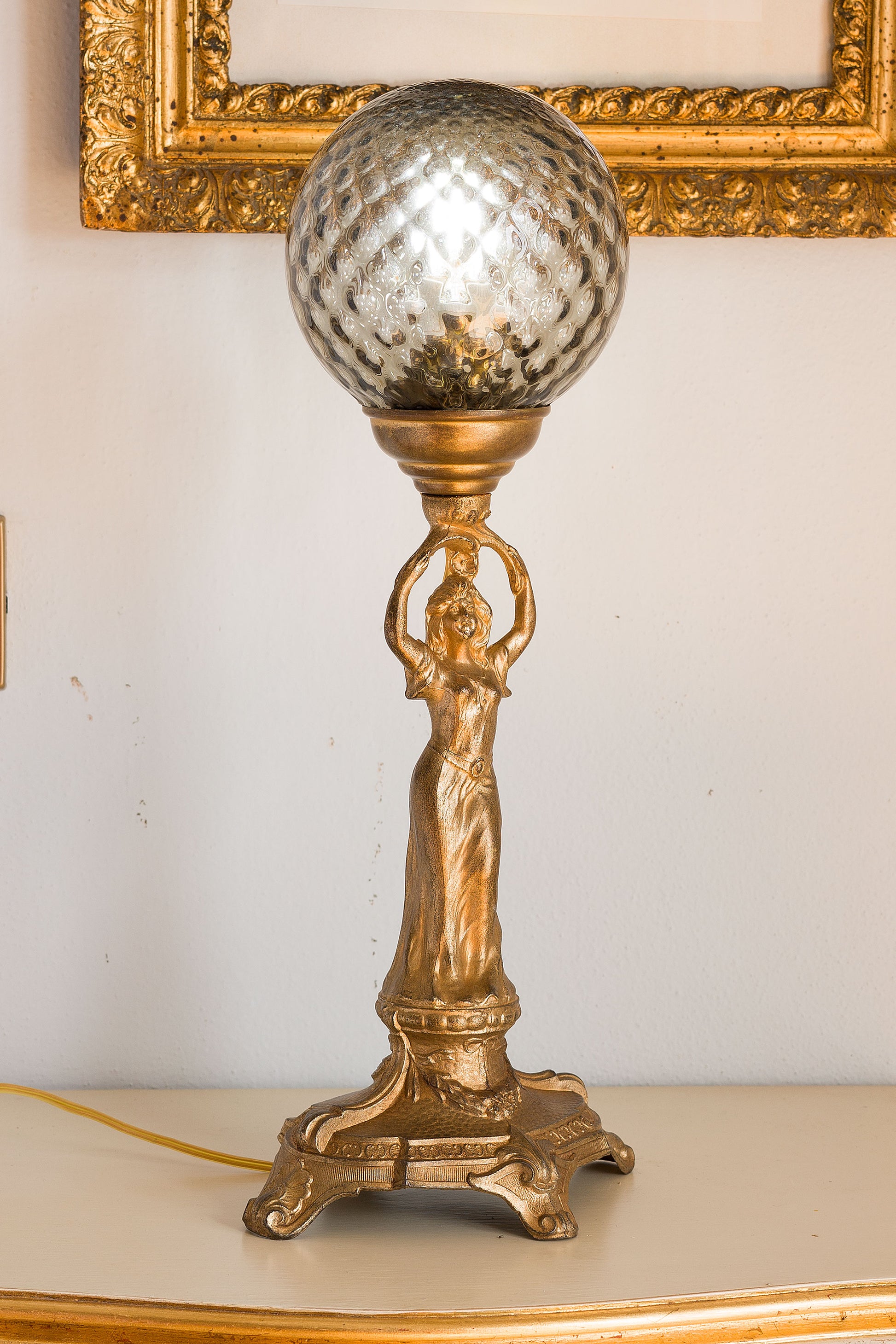 Antica lampada da tavolo art Nouveau (Liberty) primi'900 con sfera di cristallo.-Lo Stile Italiano