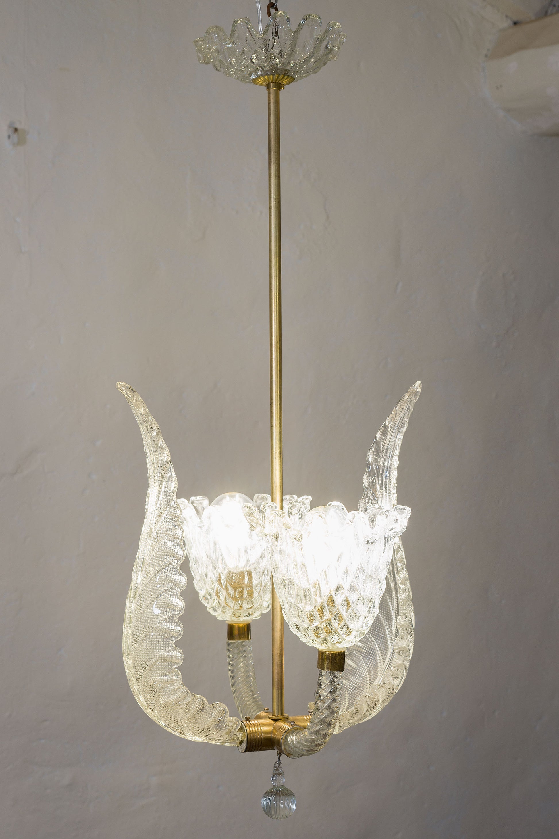 Antico lampadario in vetro soffiato di Murano con lungo stelo in ottone , 2 luci e 2 foglie-Lo Stile Italiano
