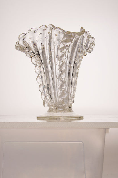 Antico Vaso a forma di fazzoletto in vetro soffiato di Murano, con effetti decorativi a "Ballotton"-Lo Stile Italiano