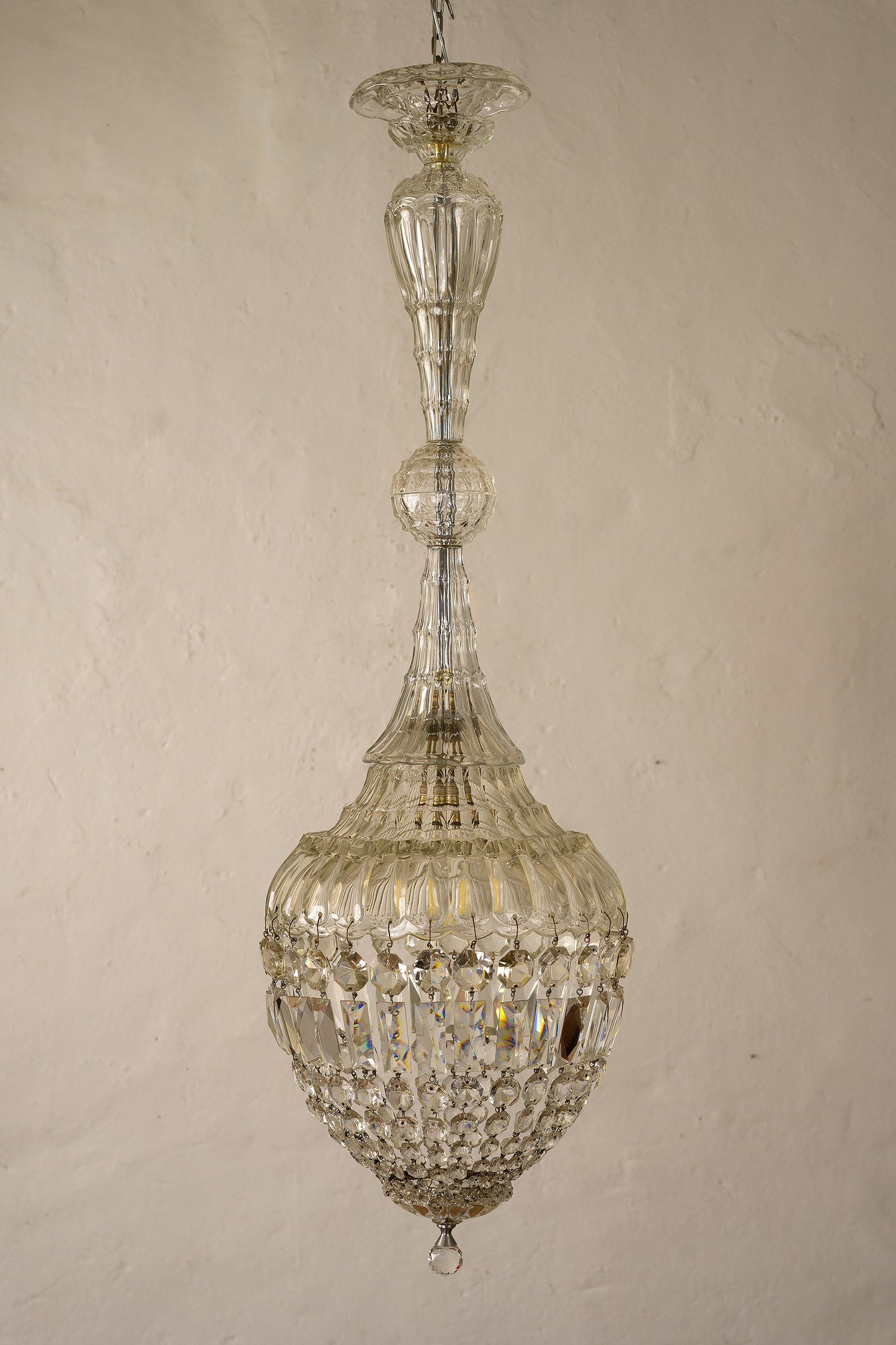 Lampadario anni '40 con struttura in cristallo cesellato-Lo Stile Italiano