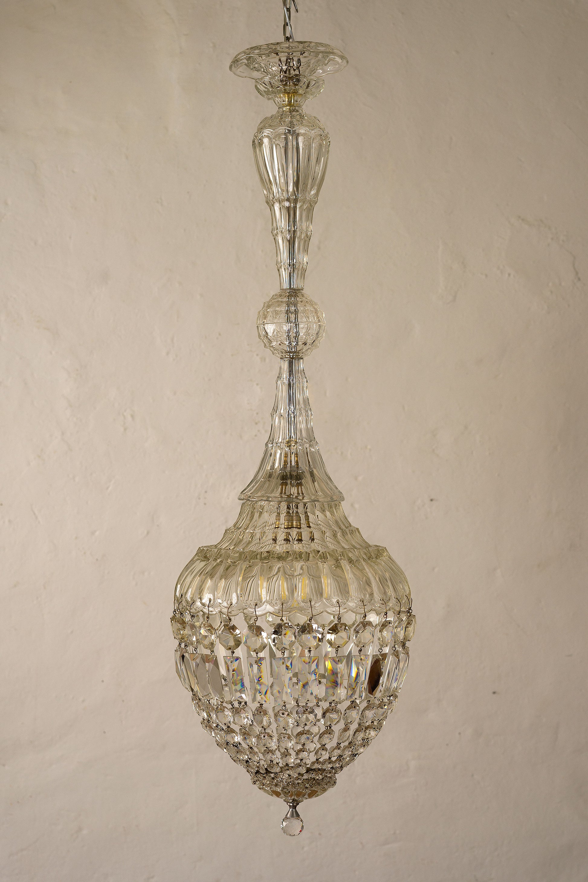 Lampadario anni '40 con struttura in cristallo cesellato-Lo Stile Italiano