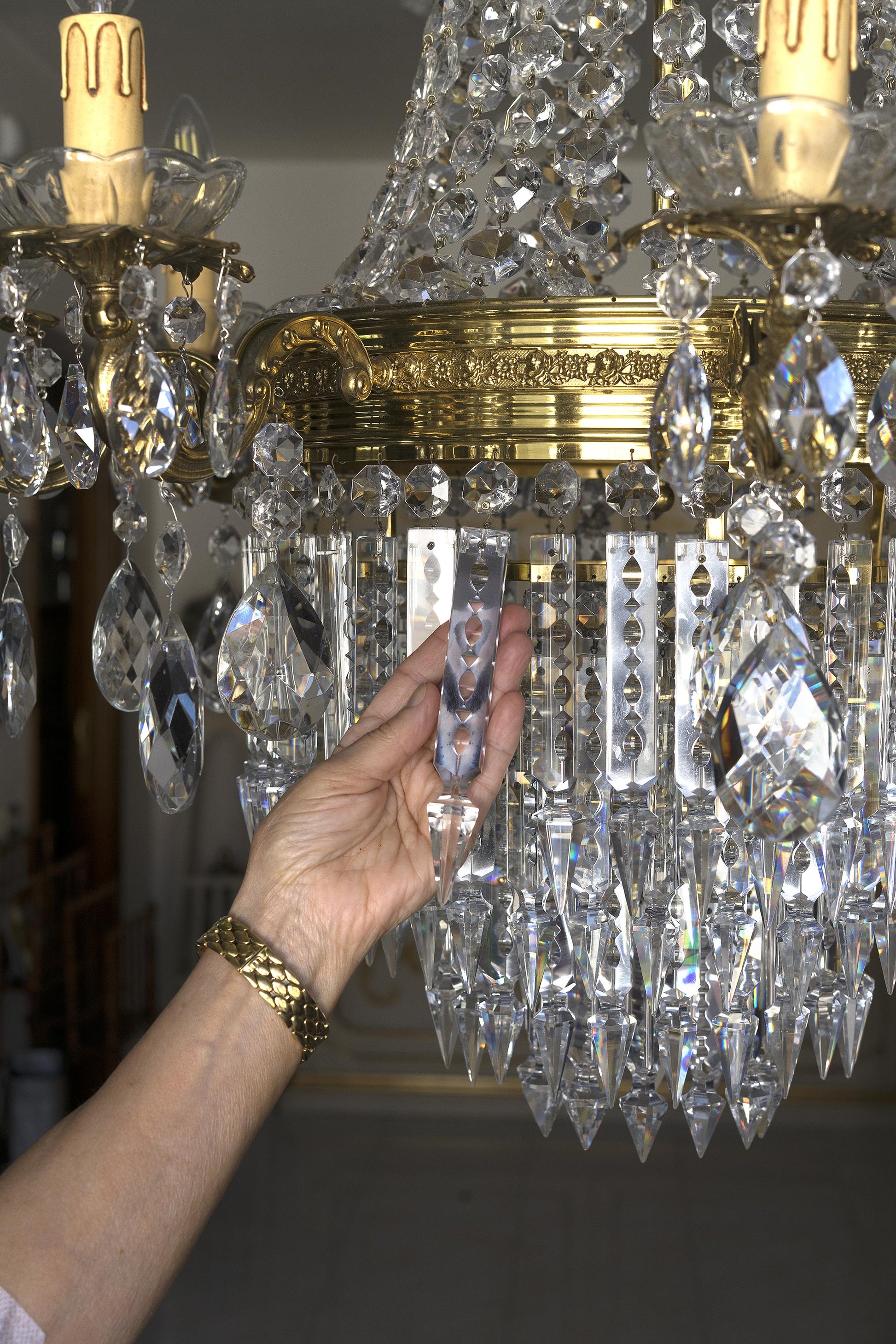 Lampadario vintage, con lunghe gocce pendenti di cristallo-Lo Stile Italiano