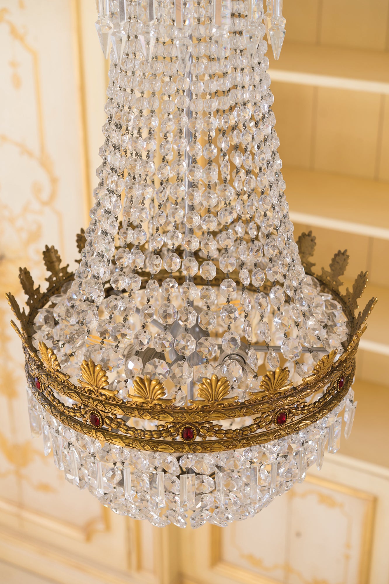 Lampadario di lusso in ottone e cristallo-Lo Stile Italiano