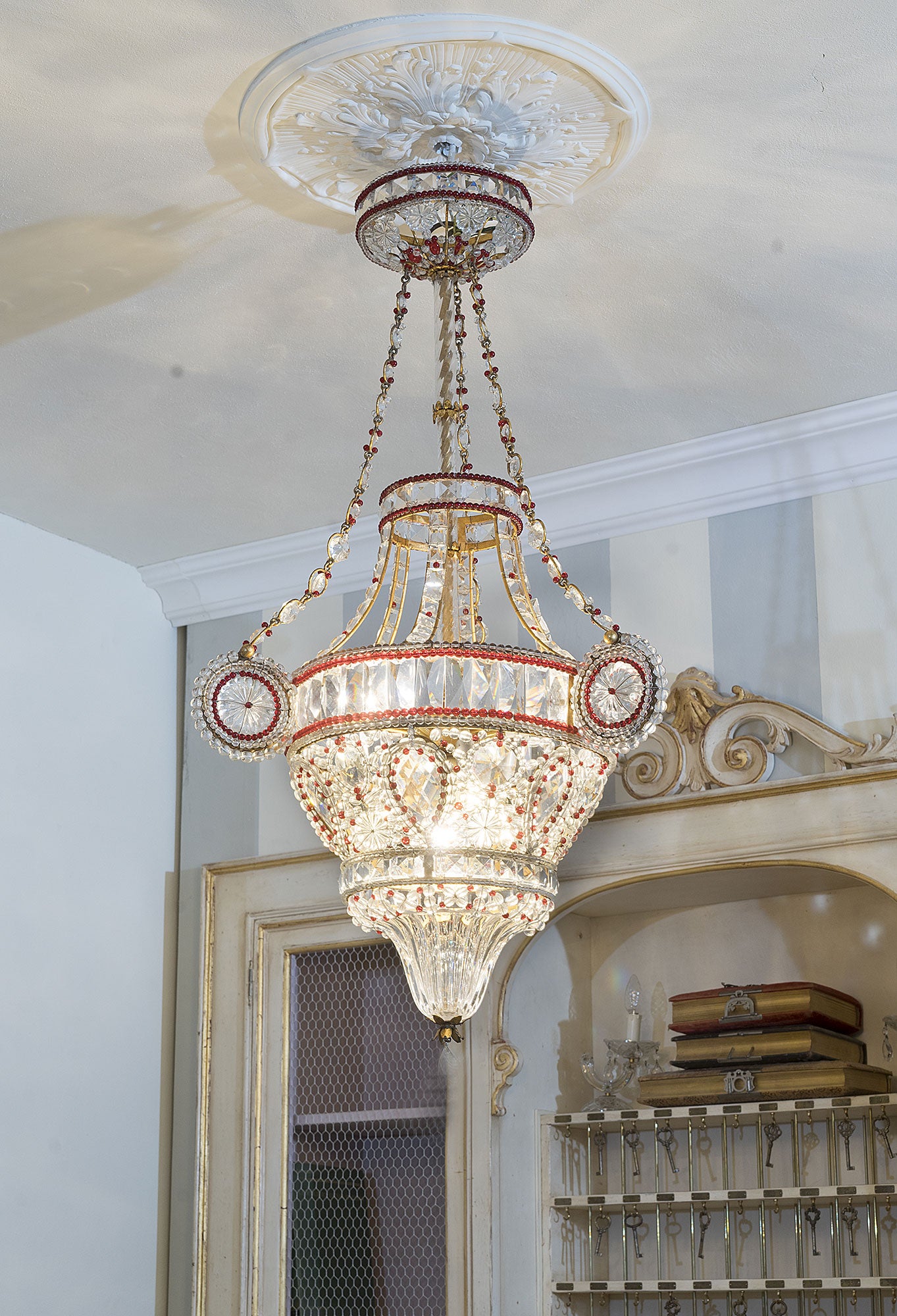 Lampadario art Déco con cristalli colorati, illuminato da 6 luci-Lo Stile Italiano