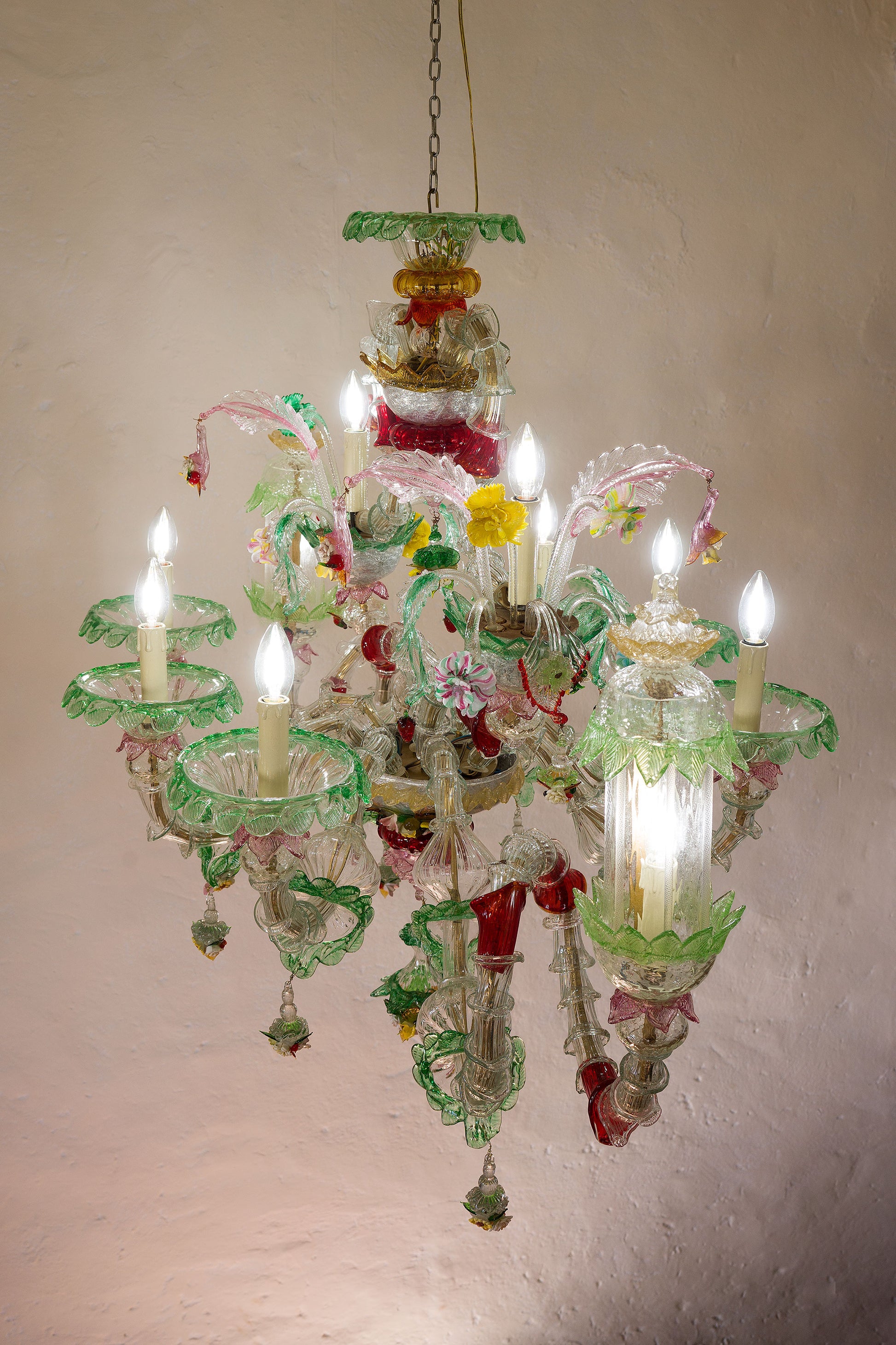 Lampadario a sospensione in vetro di Murano, fiori di vari colori realizzati in pasta di vetro-Lo Stile Italiano