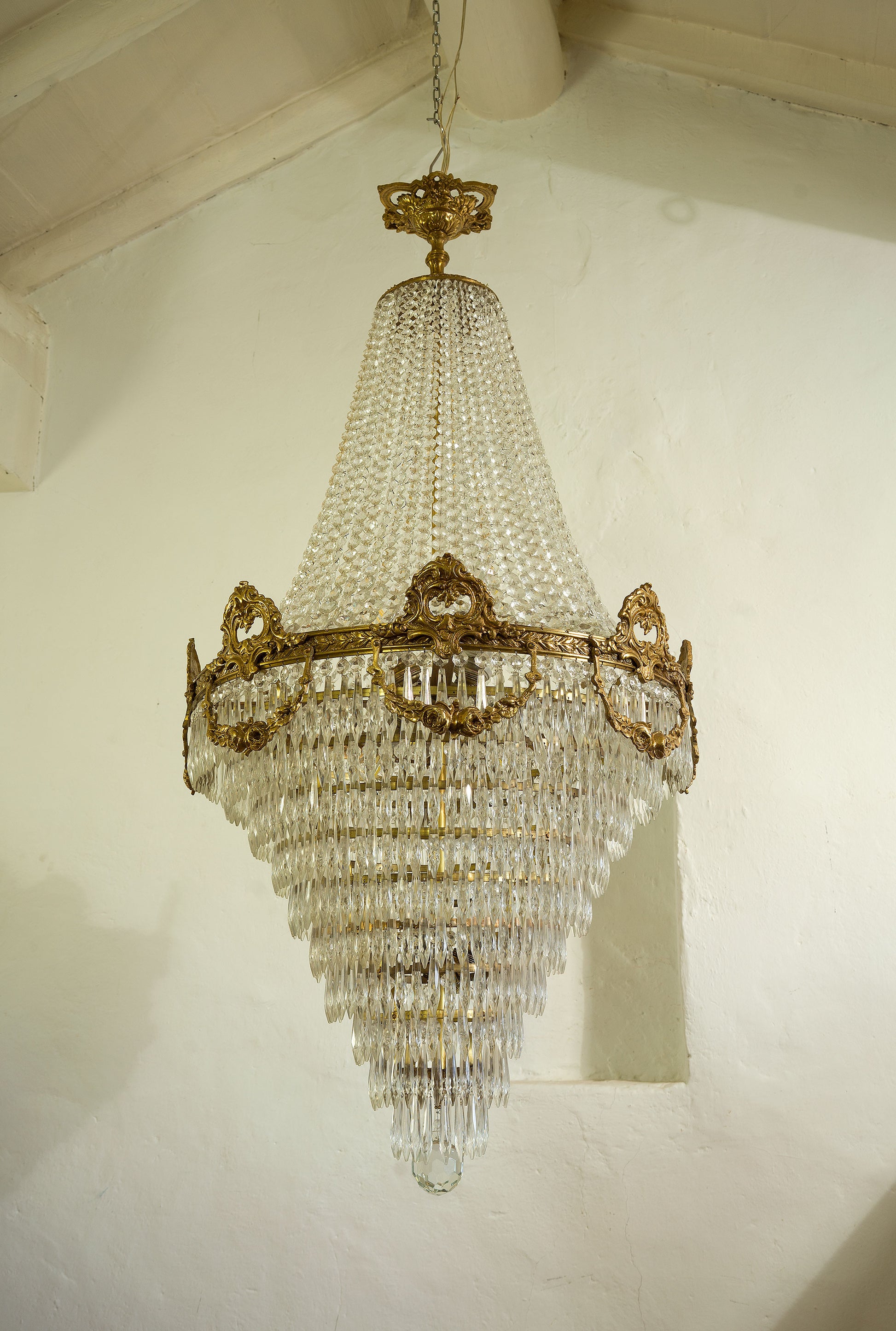 Grande lampadario stile Impero con 11 luci con gocce pendenti-Lo stile Italiano