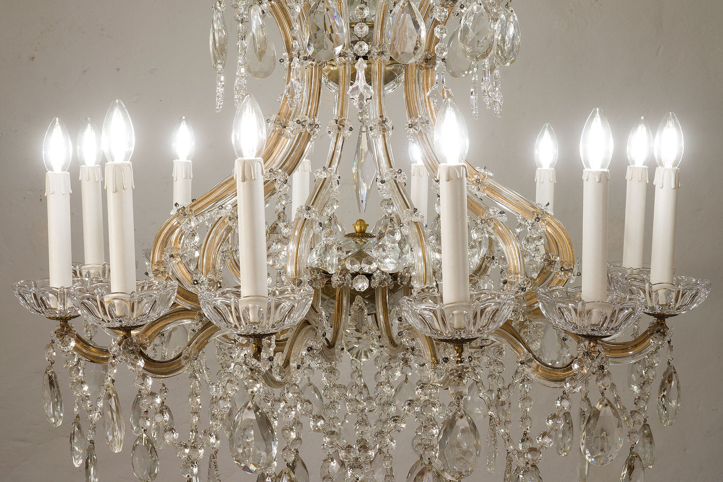 Grande lampadario di cristallo a 12 luci-Lo Stile Italiano.