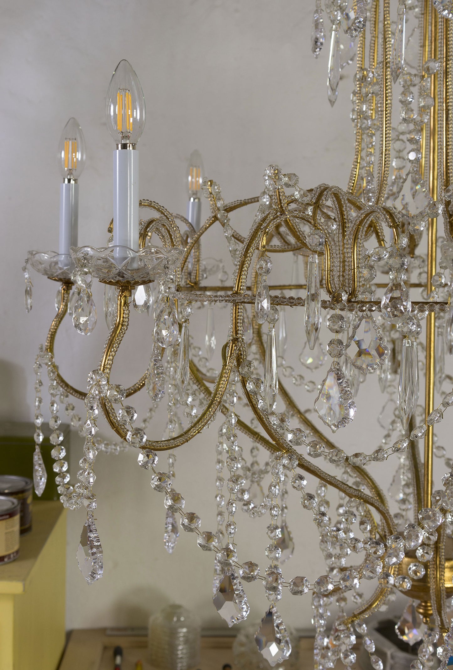 Lampadario grande stile Impero in ottone dorato, 8 luci-Lo Stile Italiano