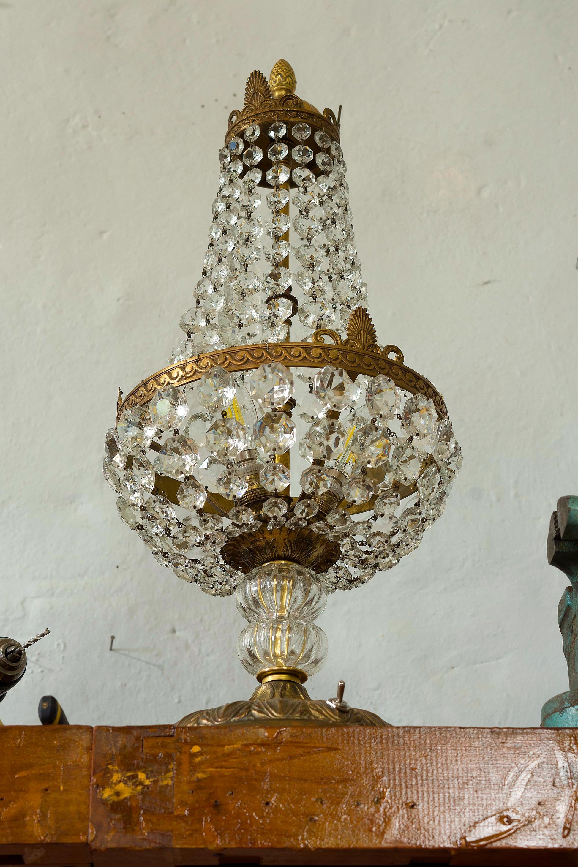 Lampada vintage in ottone e cristallo, a forma di mongolfiera-Lo Stile Italiano