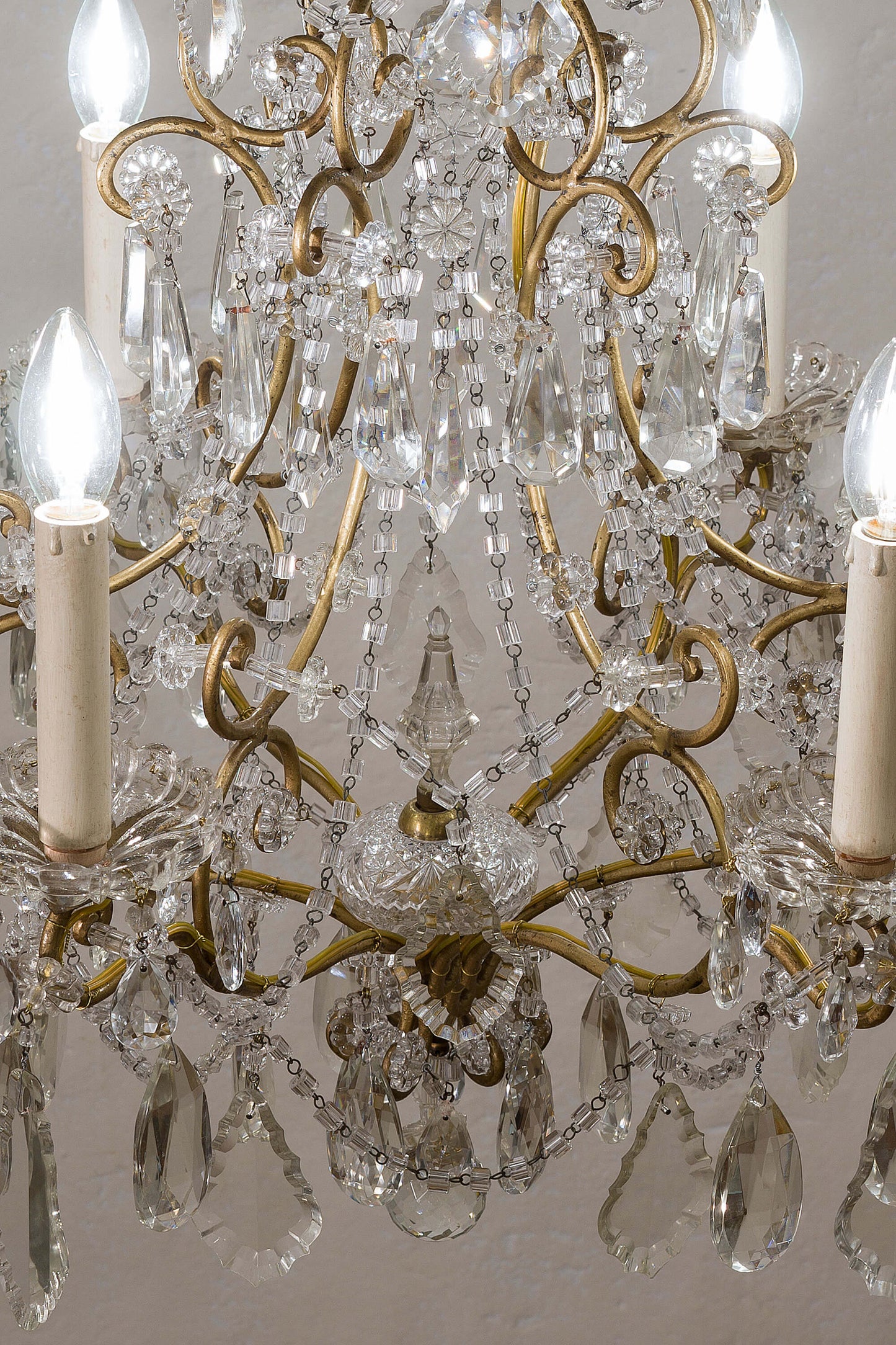 Lampadario antico di cristallo restaurato. - Lo Stile Italiano