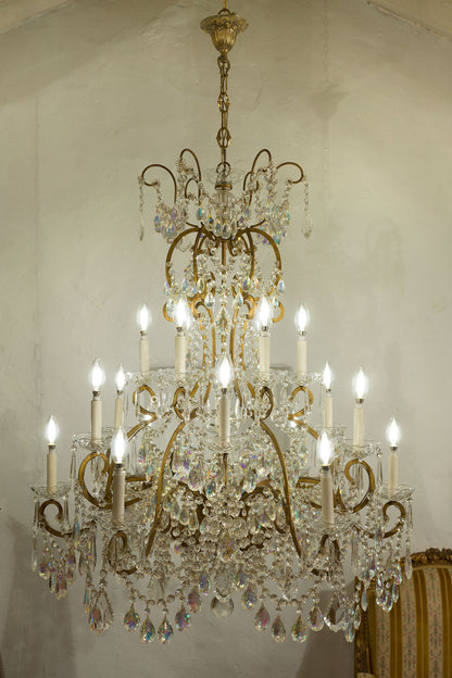 Imponente lampadario Stile Maria Teresa, Lo Stile Italiano