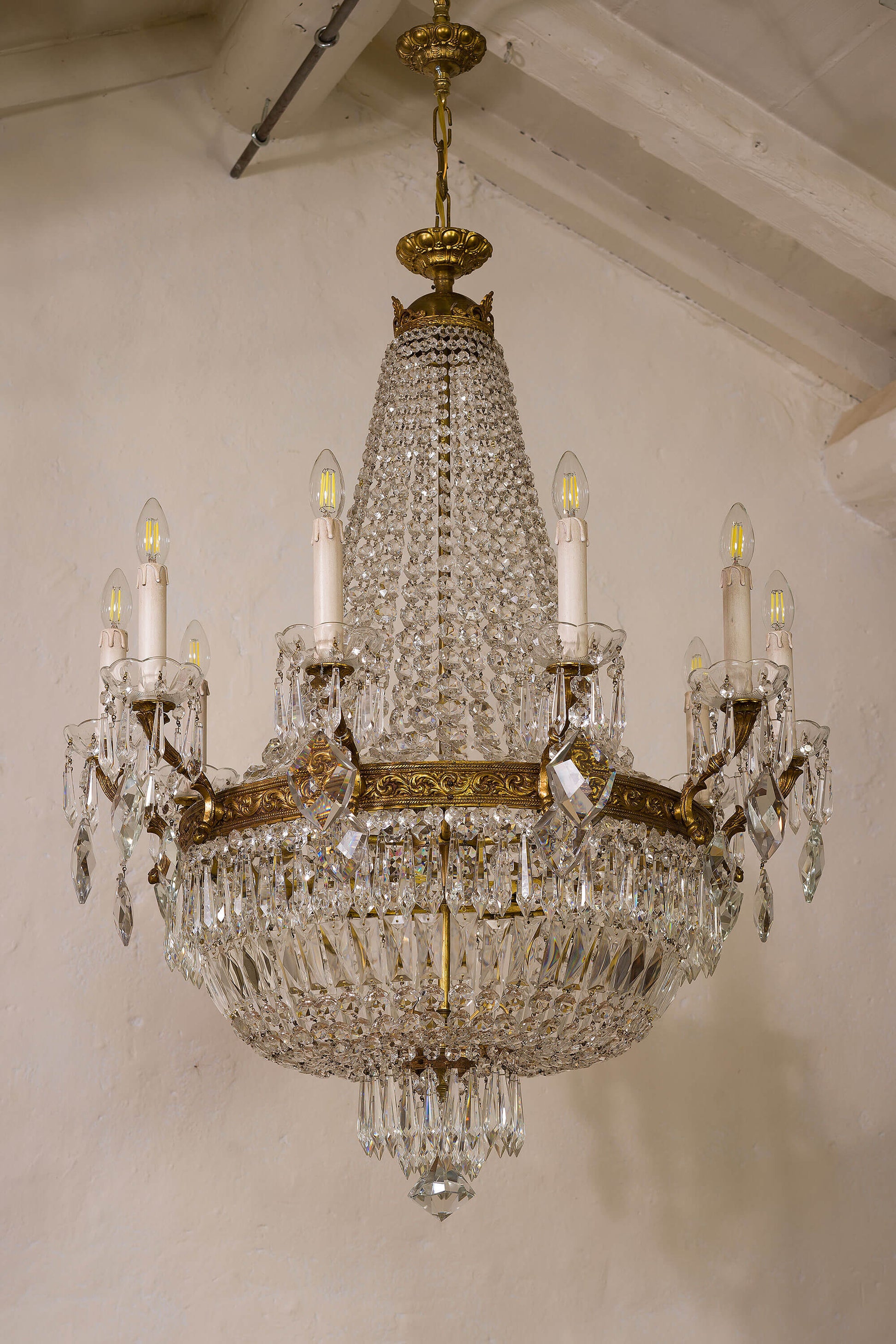 lampadario antico con cristalli pendenti | Lo Stile Italiano