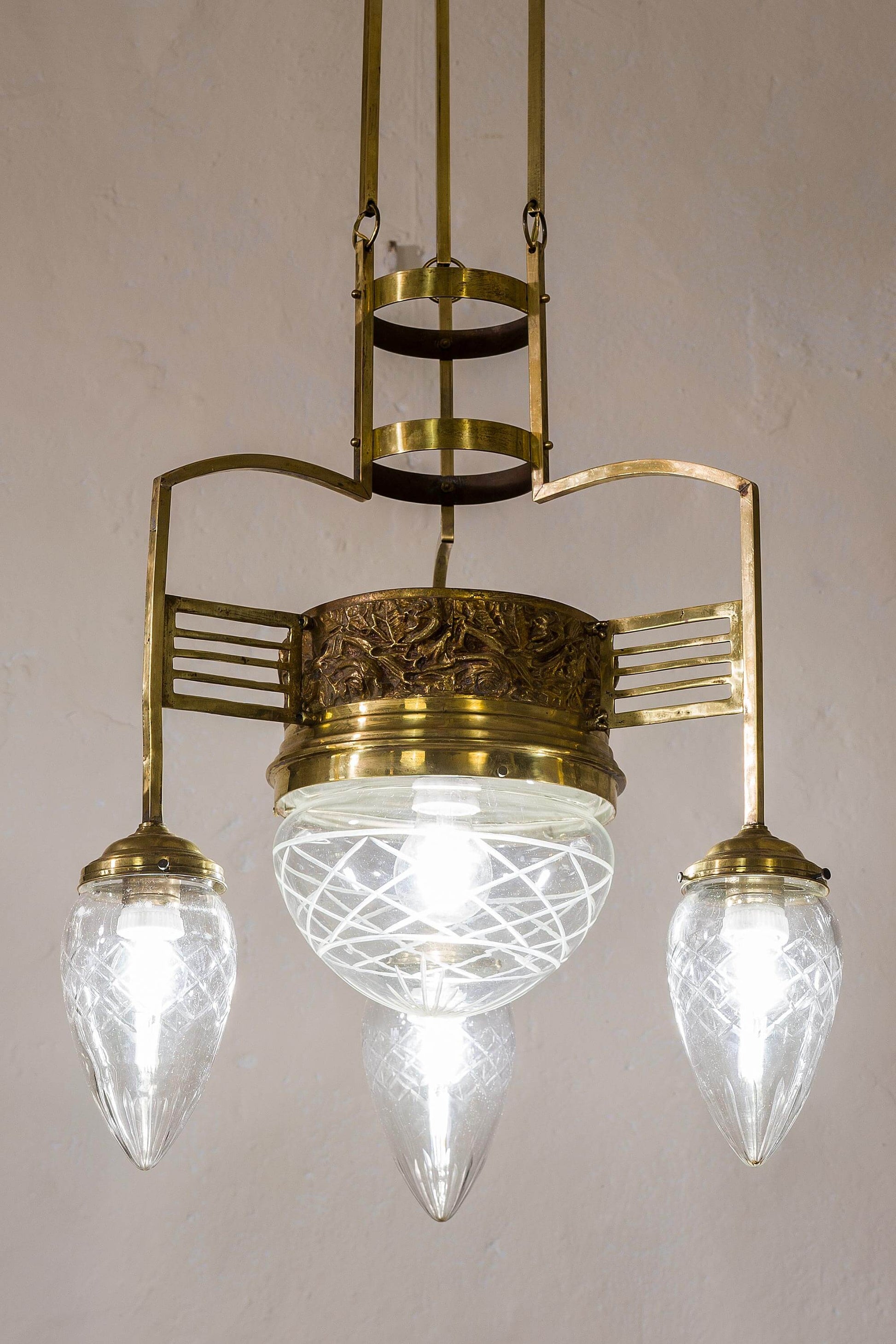 Lampadario Art Nouveau con globi di cristallo. | Lo Stile Italiano