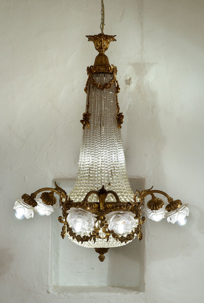 Lampadario antico di cristallo, Italia anni 1920, Art Nouveau, 11 Luci, arricchite da paralumi in vetro satinato-Lo Stile Italiano