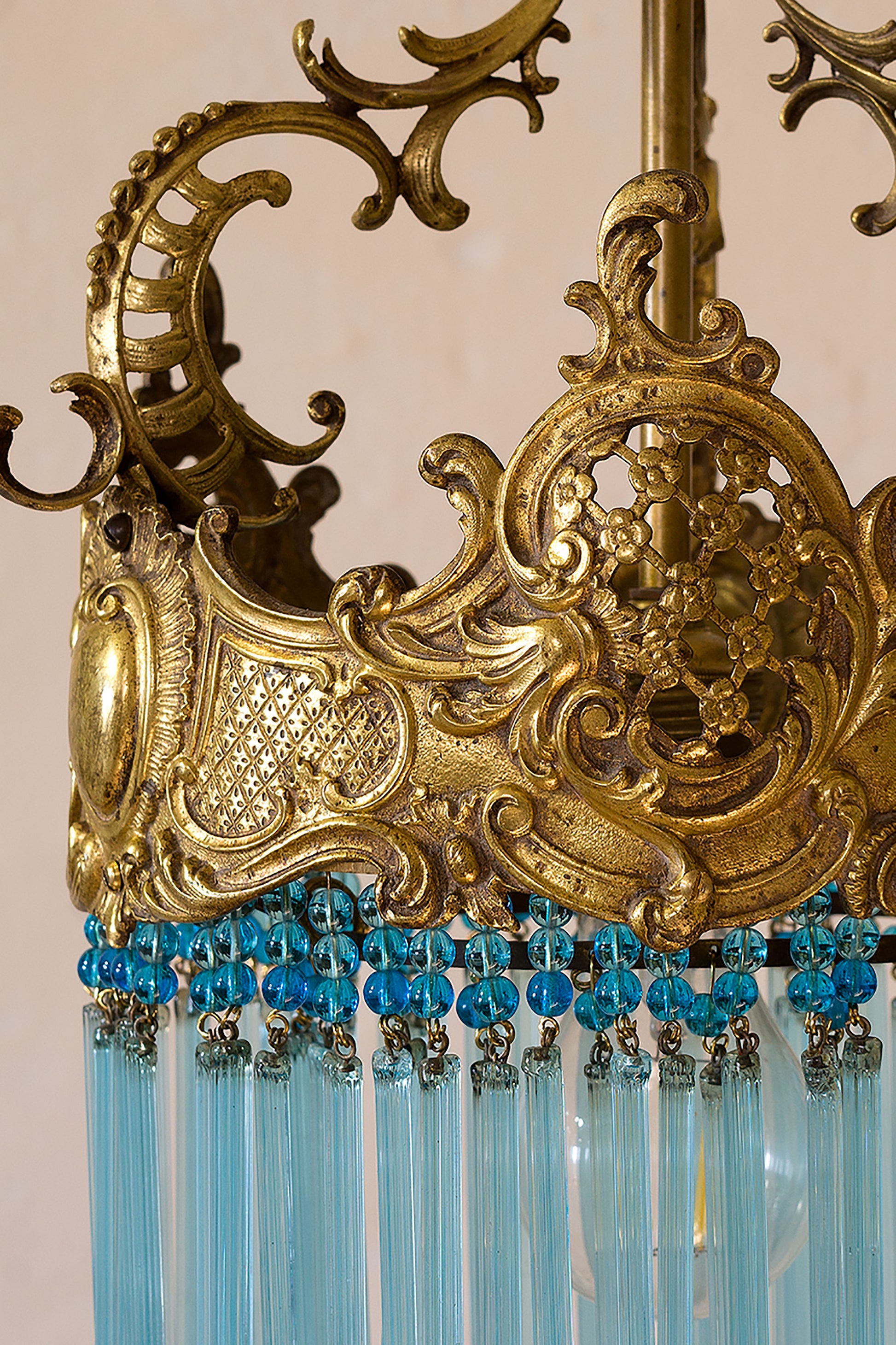 Lampadario Napoleone III antico in ottone cesellato e cannule in vetro di Murano-Lo Stile Italiano