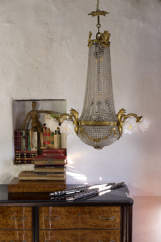 Antico lampadario Art Nouveau (liberty) in cristallo, Italia primi del 1900. Struttura robusta e composta da ottone dorato,  lavorato con festoni e ghirlande-Lo Stile Italiano