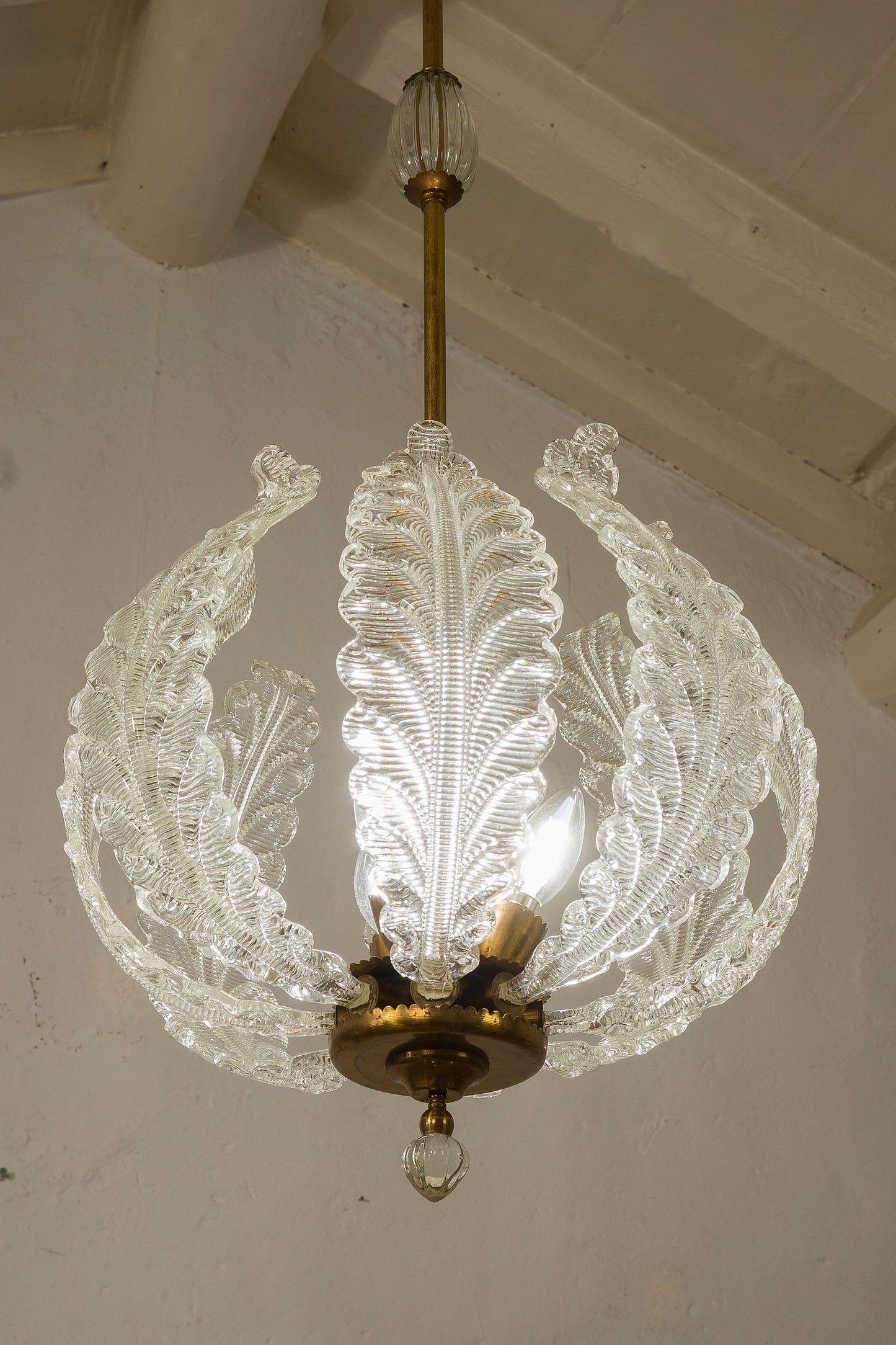 Lampadario con tubo in vetro soffiato e foglie in vetro pressato, Venini-www.lostileitaliano.eu