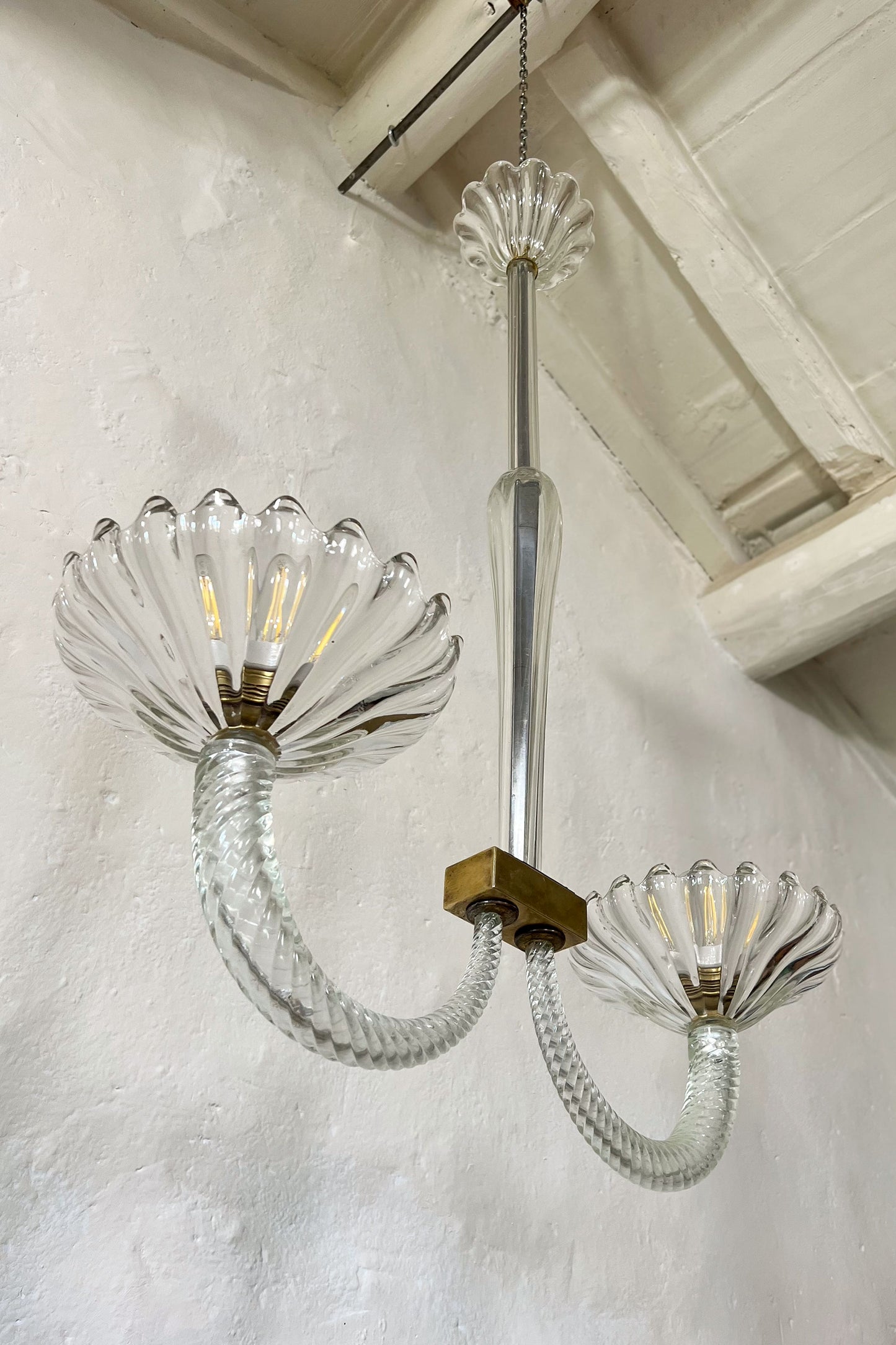 Lampadario antico Art Deco in vetro di murano, con 2 bracci in vetro "Torchon" e 2 grandi coppe-Lo Stile Italiano