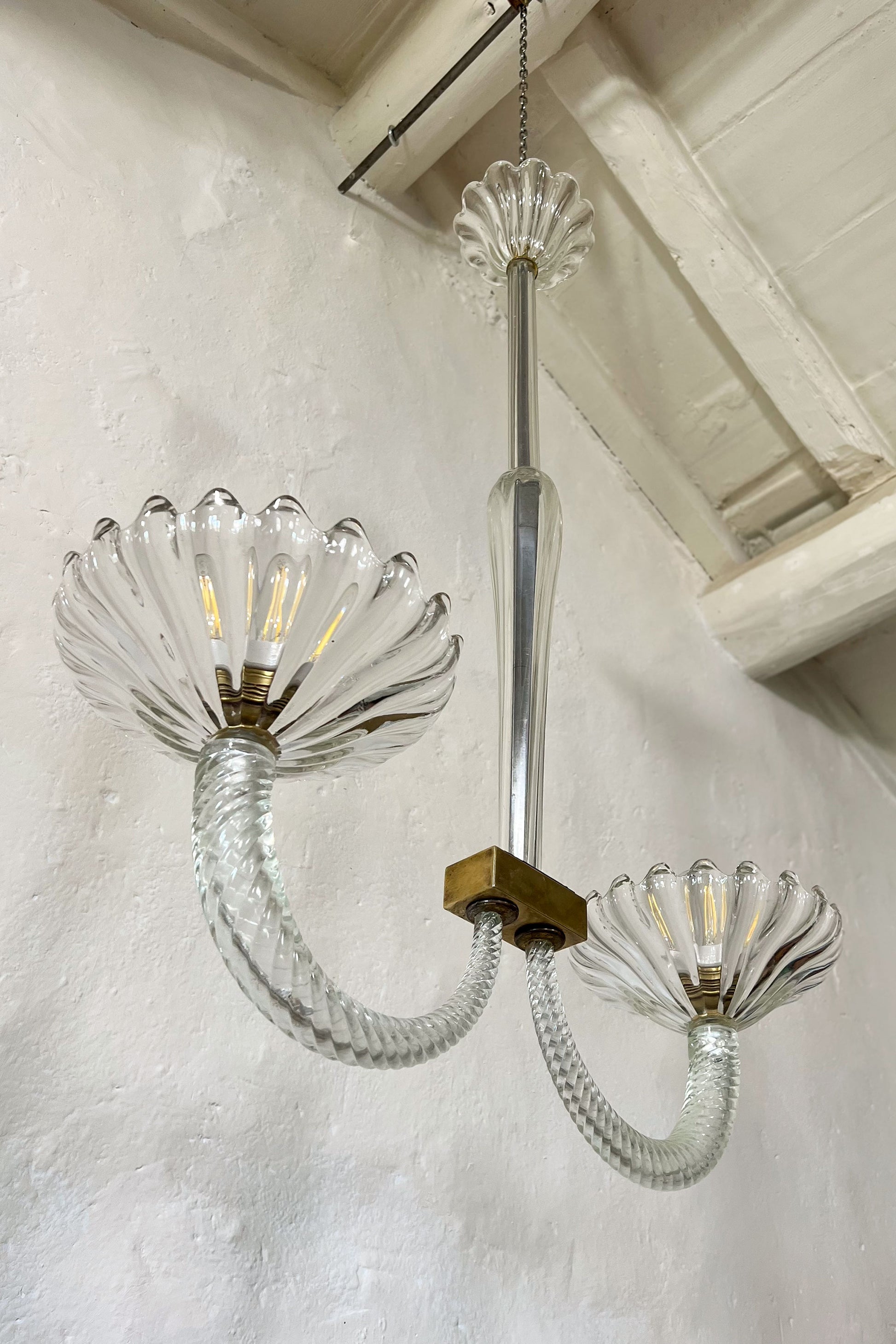 Lampadario antico Art Deco in vetro di murano, con 2 bracci in vetro "Torchon" e 2 grandi coppe-Lo Stile Italiano
