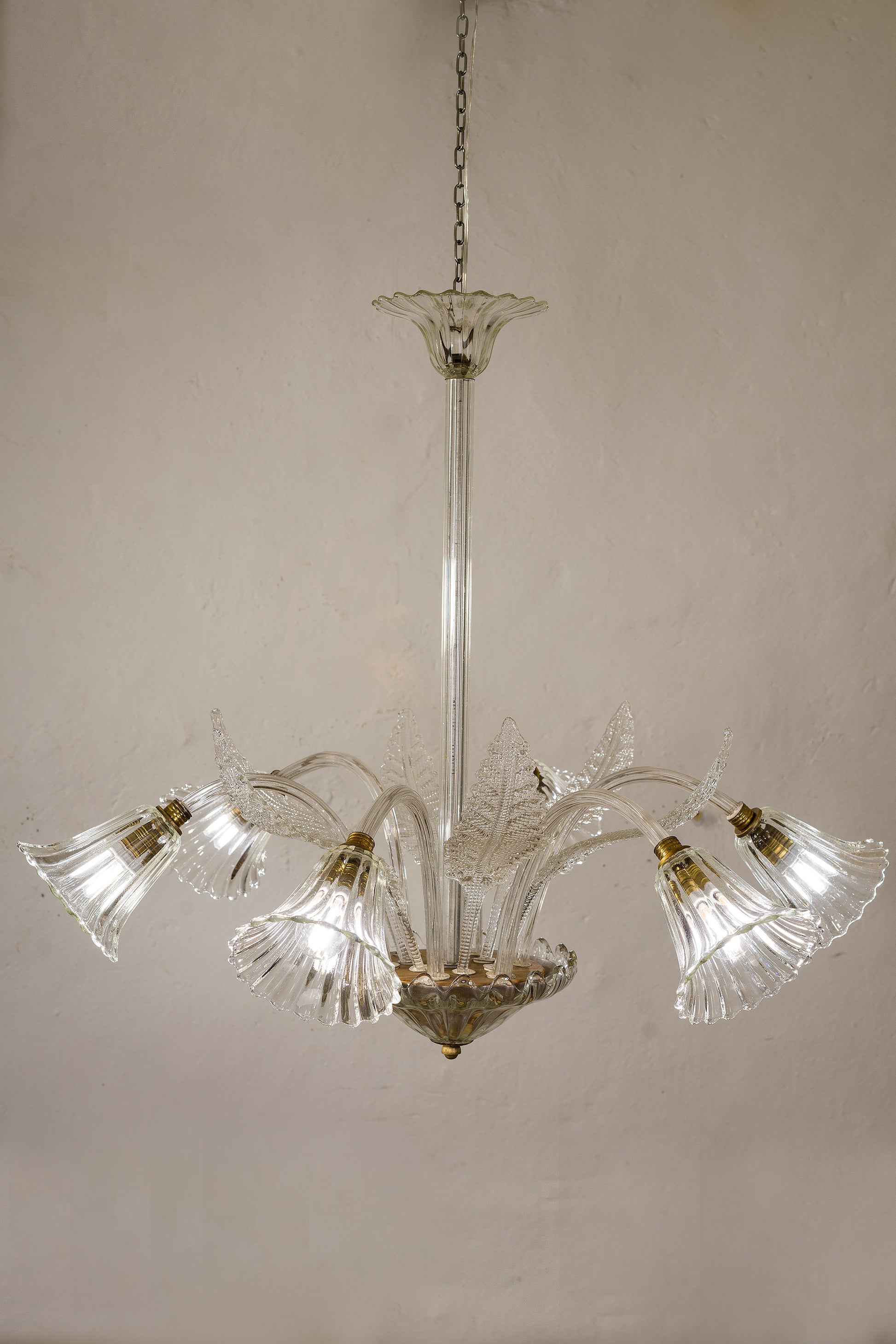 Lampadario a 6 luci realizzato in vetro pressato-Lo Stile Italiano